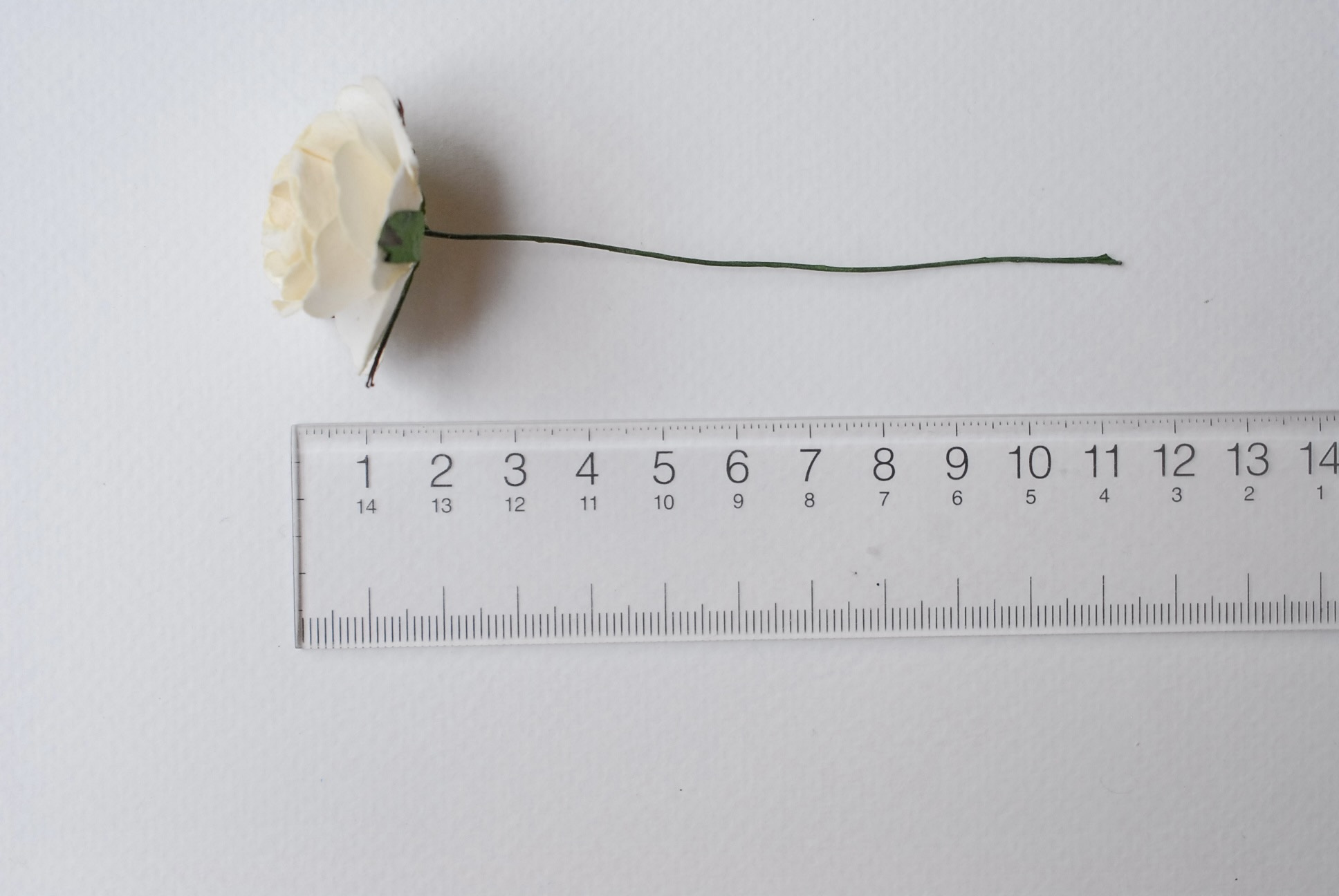 ดอกไม้กระดาษสา ราคาส่ง, ดอกกุหลาบกระดาษสา ดอกไม้ประดิษฐ์ สำหรับตกแต่ง หรืองานแต่งงาน สีครีมขนาด 3.5 cm. จำนวน 25 ดอก Paper flowers, handmade flowers, small roses paper size 3.5 cm. 25 pieces, ivory color.