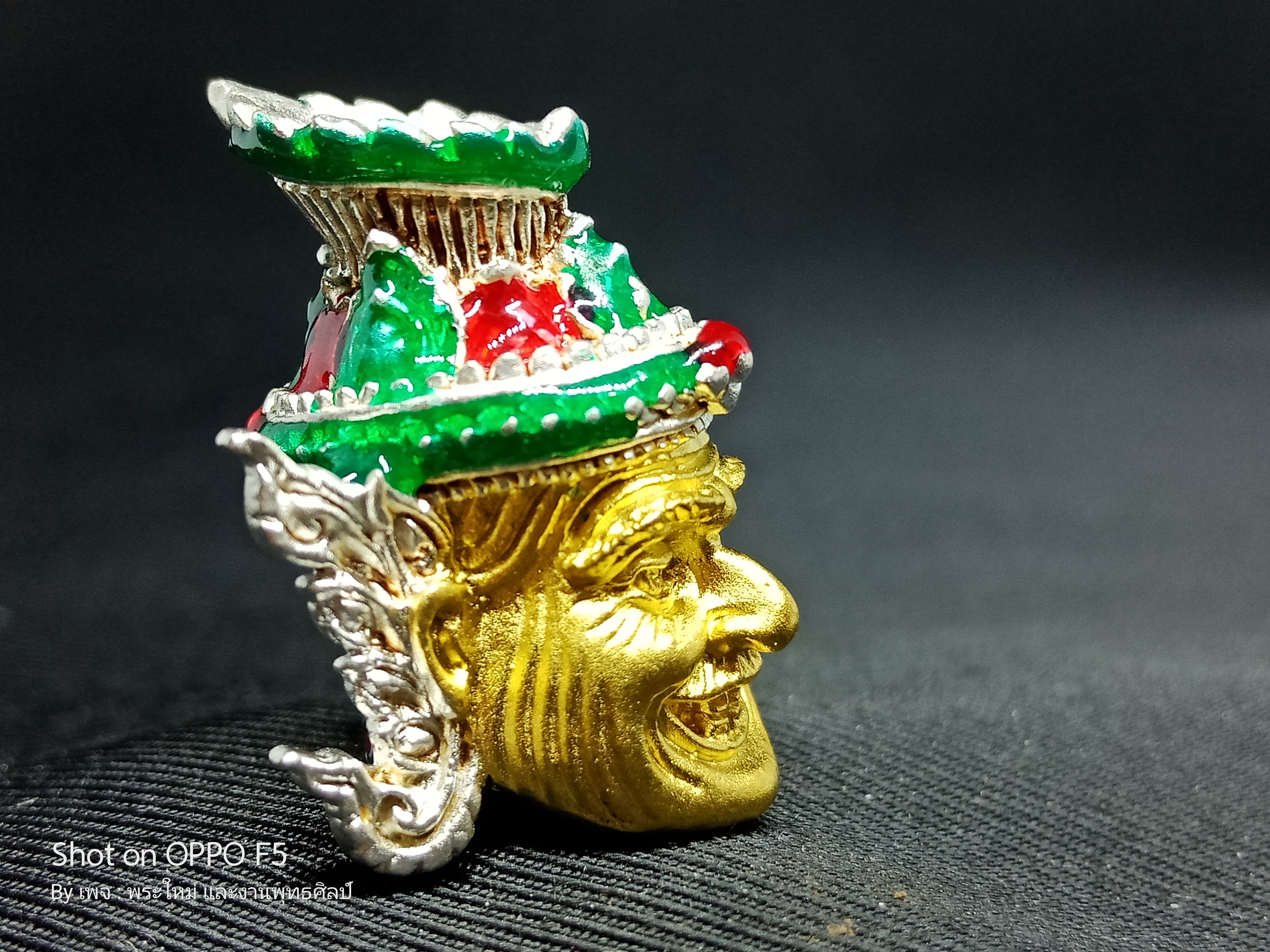 เศียรบรมครูปู่ฤาษี เนื้อ : สำริดชุบเงินปัดหน้าทองลงยาเขียวแดง