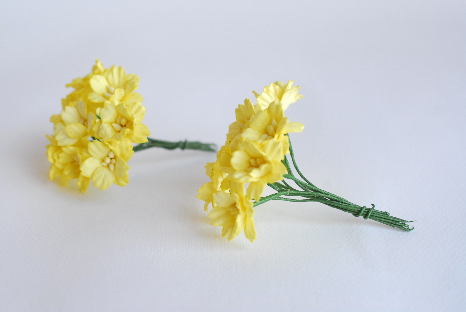 ดอกไม้กระดาษสา ดอกซากุระกระดาษ ขนาดเล็ก ดอกไม้กระดาษสาราคาส่ง ดอกไม้กระดาษสำหรับตกแต่งของชำร่วย งานแต่งงาน ทำช่อดอกไม้ติดอกเจ้าบ่าว ข้อมือดอกไม้เจ้าสาว ขนาด2.0 cm. 50 ดอก สีเหลือง Paper flowers supplies: DIY wedding tools small Cherry blossom (Sakura) 50