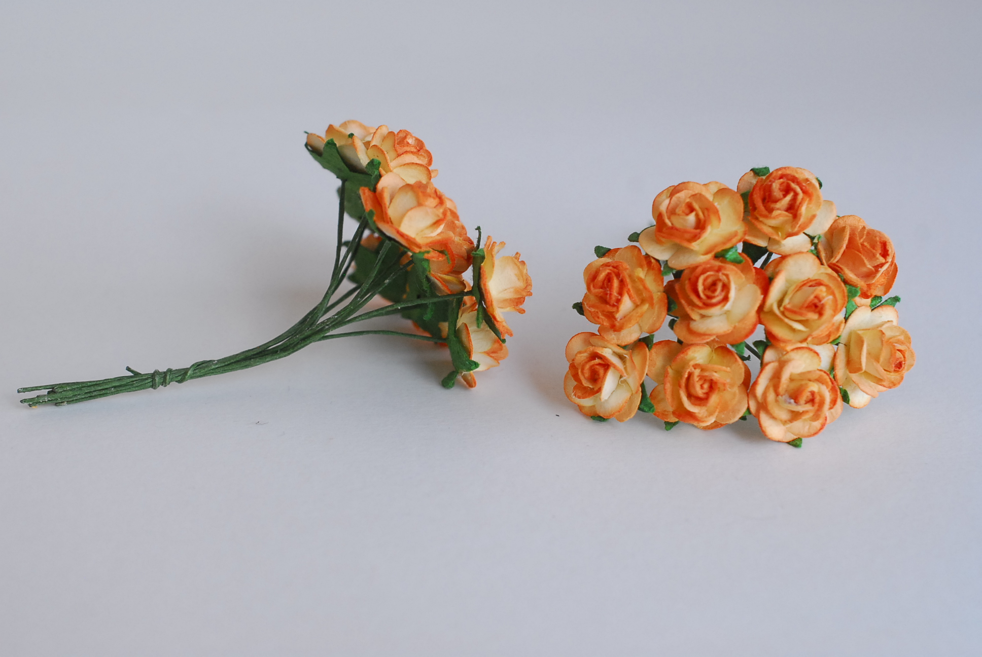 ดอกไม้กระดาษสา ราคาส่ง, งานประดิษฐ์, ของชำร่วย, งานแต่งงาน, ข้อมือเจ้าสาว สีส้มปัด ขนาด 1.5 cm. จำนวน 100 ดอก paper flowers, DIY paper flowers supplies, mini roses paper size2 cm. 50 pieces.