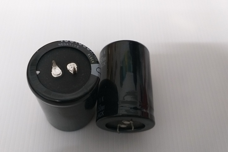 คาปาซิเตอร์ ตัวเก็บประจุ ขายาว ขาเขี้ยว ขาเสียบ และขาน๊อต