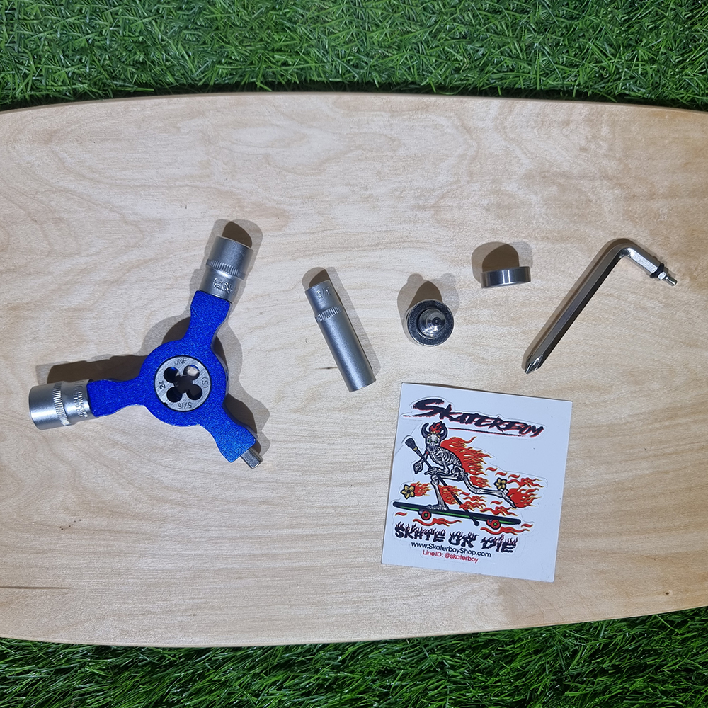 [0320] เครื่องมือสำหรับสเก็ตบอร์ด เหล็กทั้งชิ้นทนมาก ถอดล้อ ถอดบูชชิ่ง ถอดทรัค ถอดลูกปืน Skate Tool