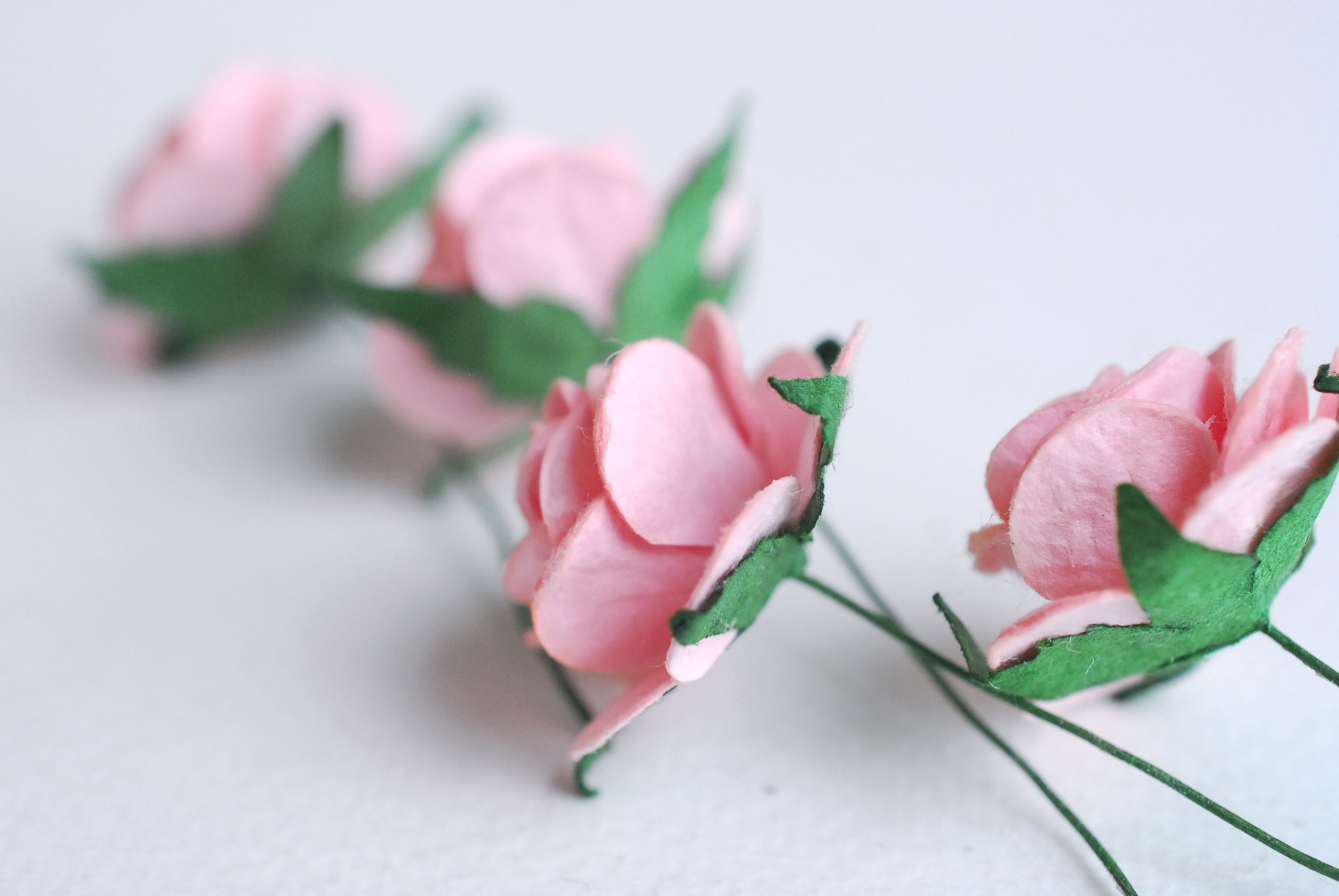 ดอกไม้กระดาษ ดอกไม้กระดาษสา ราคาส่ง,ดอกไม้กุหลาบกระดาษ ดอกกุหลาบกระดาษสา ดอกไม้ประดิษฐ์ สำหรับตกแต่ง หรืองานแต่งงาน สีpeachเข้ม(สีชมพูพีช)ขนาด 2.5 cm. จำนวน 50 ดอก