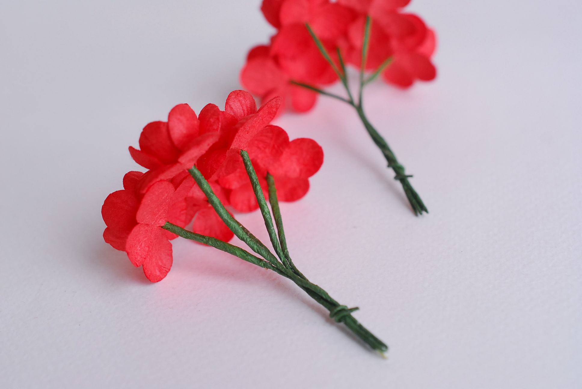 ดอกไม้กระดาษสา ดอกซากุระกระดาษ ดอกไม้กระดาษสาราคาส่ง ดอกไม้กระดาษสำหรับตกแต่งของชำร่วย งานแต่งงาน ทำช่อดอกไม้ติดอกเจ้าบ่าว ข้อมือดอกไม้เจ้าสาว ขนาด2.5 cm. 50 ดอก Paper flowers supplies: DIY wedding tools Cherry blossom (Sakura) 50 pcs. size 2.5 cm. สีแดง