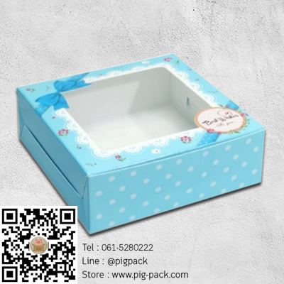 กล่องกระดาษสีฟ้าลายจุดสีขาวโชว์สินค้า 8.2x8.2x3 cm. 60 ชิ้น : 004552