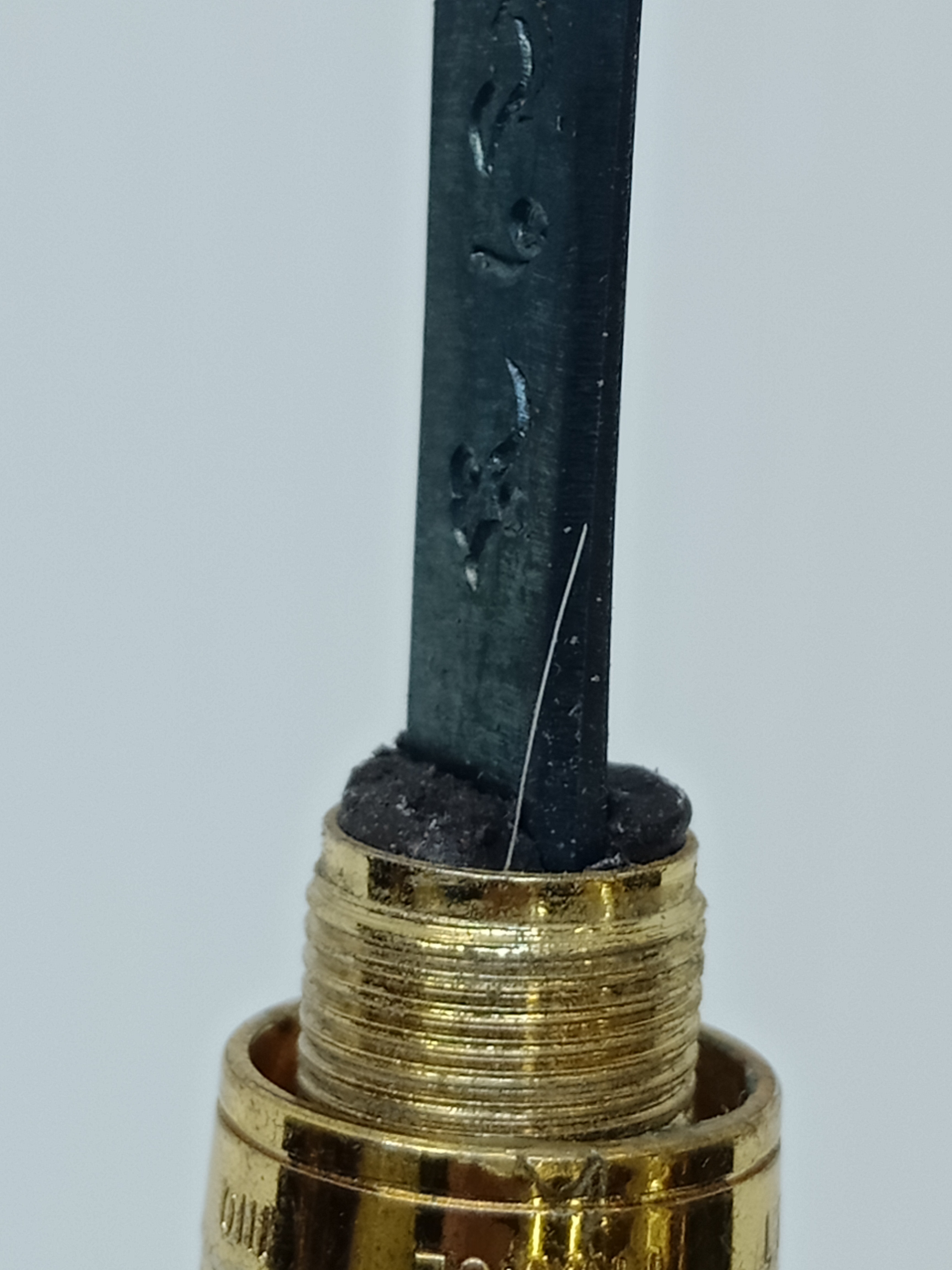 มีดกริกปากกา