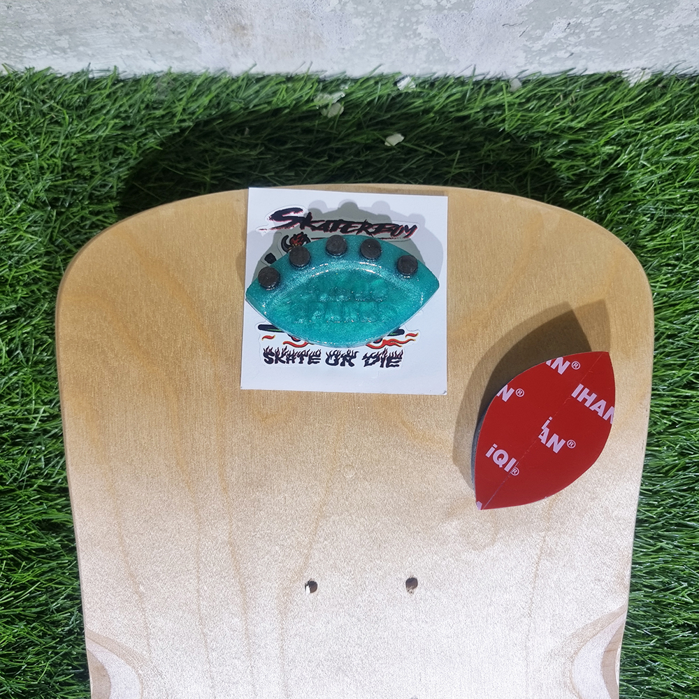 [0302] หินเบรกไฟลุก ติดแผ่นไม้สเก็ตบอร์ด ยกหน้าไม่มีหงาย ป้องกันบอร์ดเป็นรอย brake Tail guard