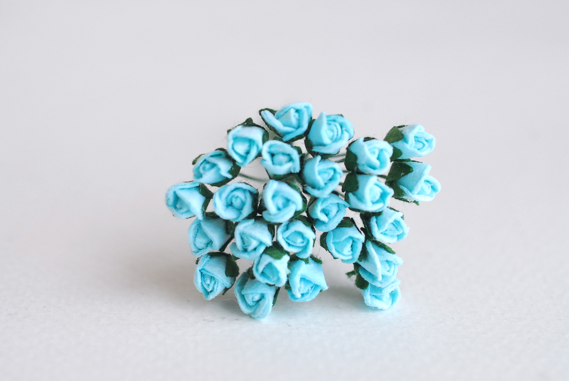ดอกไม้กระดาษสา ดอกไม้กระดาษสา จตุจักร งานประดิษฐ์ ดอกไม้ทำข้อมือเพื่อนเจ้าสาว แต่งงาน, ดอกกุหลาบตูม 100 ดอก สีฟ้าใส color ขนาด 0.5x0.8 cm. paper flowers, budding roses flower 0.5x0.8 cm. 100 pieces. blue sky color.