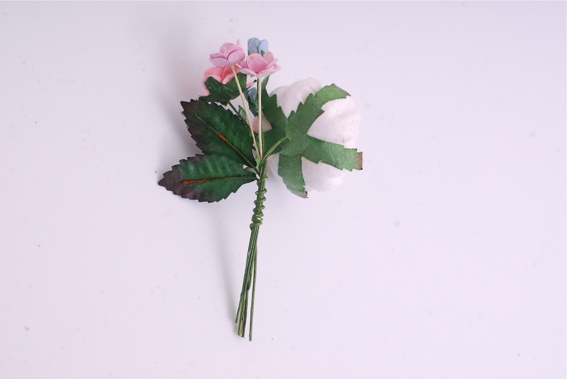 ช่อดอกไม้กระดาษ อดอกไม้ประดับ งานแต่งงาน งานประดิษฐ์ ของชำร่วย ดอกไม้กระดาษสา งานแต่งงาน DIY wedding boutonniere or making centerpieces gift decoration.