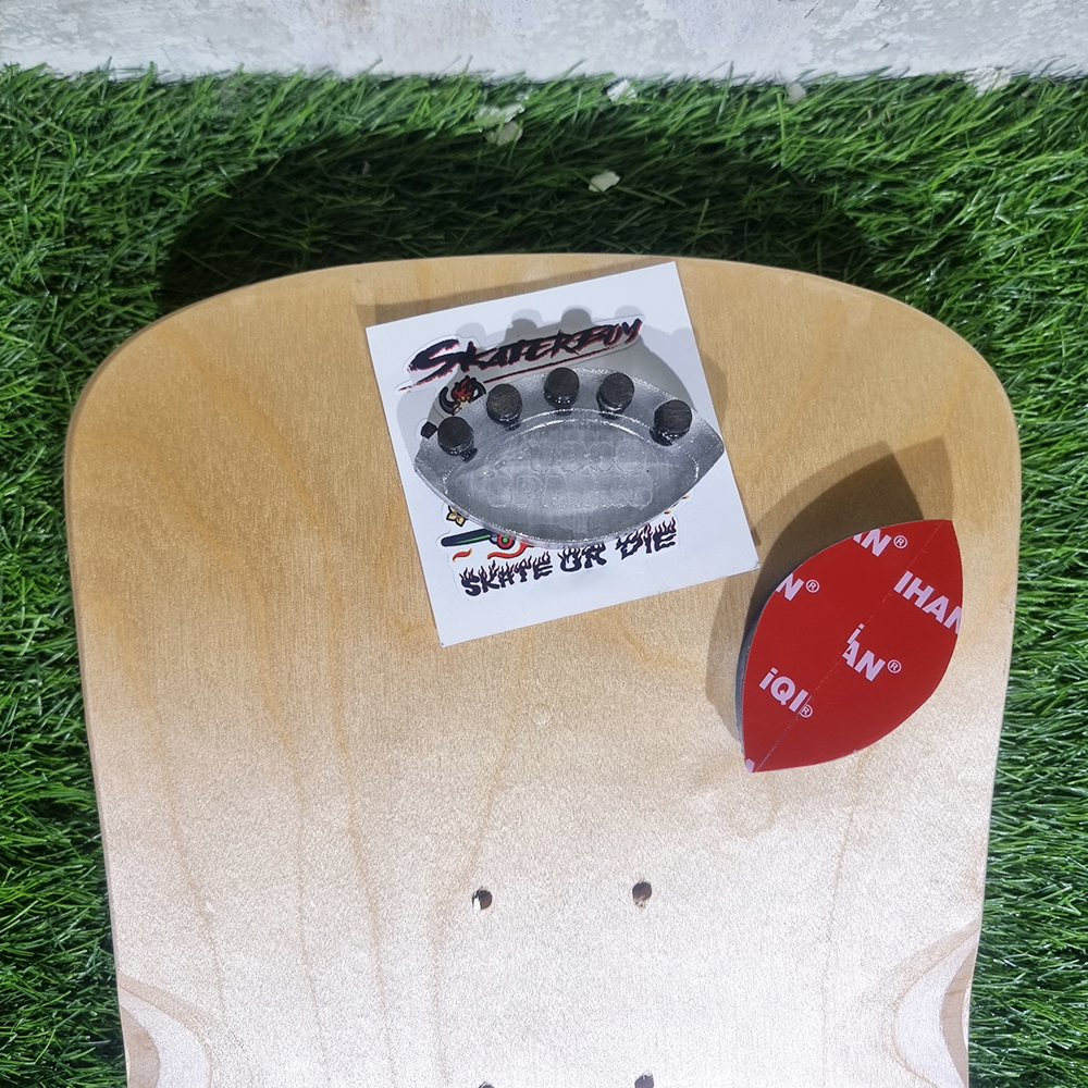 [0302] หินเบรกไฟลุก ติดแผ่นไม้สเก็ตบอร์ด ยกหน้าไม่มีหงาย ป้องกันบอร์ดเป็นรอย brake Tail guard