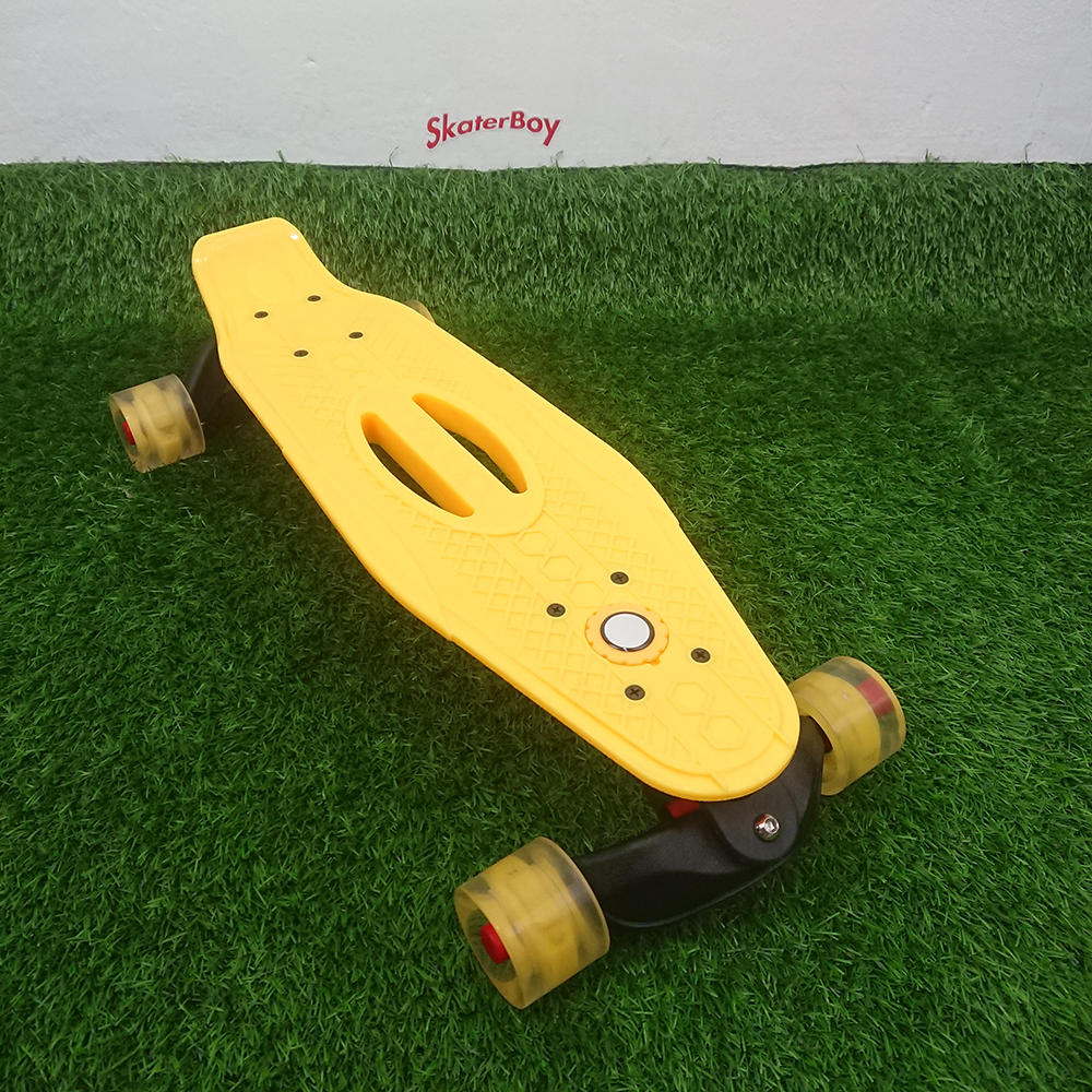 [0201] สเก็ตบอร์ดเด็ก 6ขวบ ไม่มีคว่ำ ฝึกทรงตัว ล้อมีไฟวิบวับ ขนาด 54cm