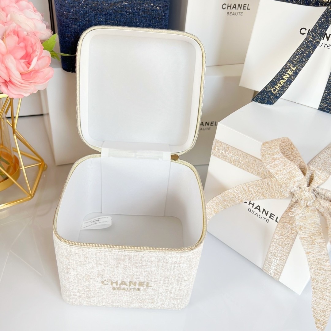 กระเป๋าเครื่องสำอาง Chanel Beaute Makeup Box VIP Bag Collection 2023 ทรงกล่องลูกบาศก์
