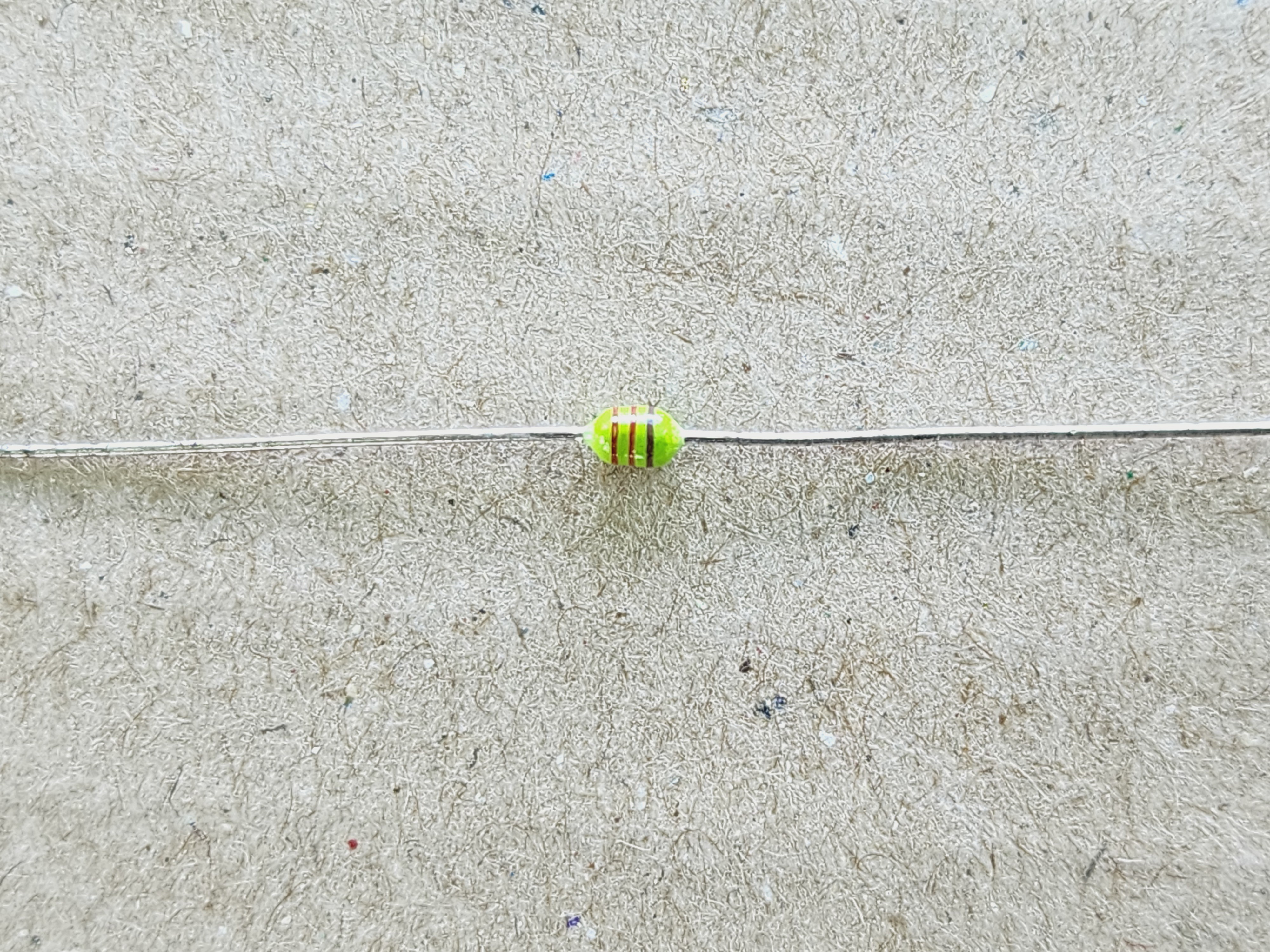 รูปตัวเหนี่ยวนำ L6 สังเกตโทนสีเคลือบจะแตกต่างจาก R