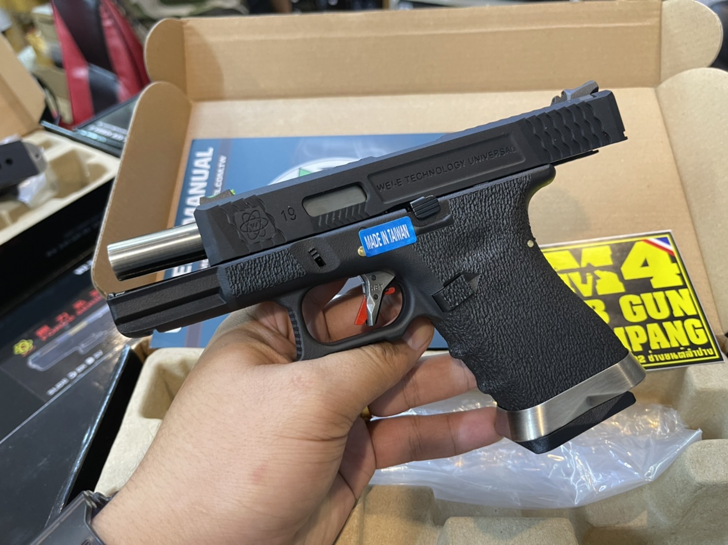 WE Glock19 G-Force Custom – เฟรมดำ สไลด์ดำ ลำกล้องเงิน