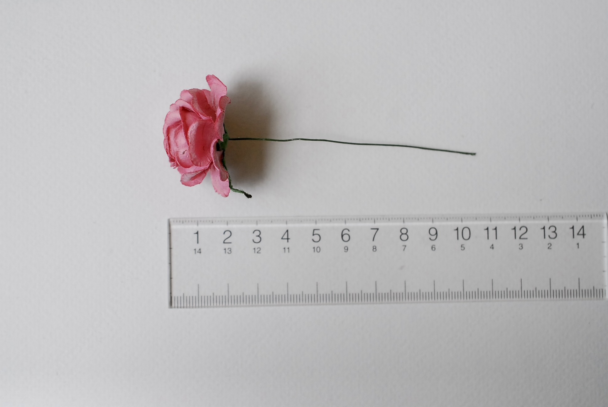 ดอกไม้กระดาษสา ดอกกุหลาบกระดาษสา ดอกไม้กุหลาบ ดอกไม้ประดิษฐ์ สำหรับตกแต่ง หรืองานแต่งงาน สีชมพูตุ่น color code #115-1 ขนาด 3.5 cm. จำนวน 25 ดอก Paper flowers, handmade flowers, small roses paper size 3.5 cm. 25 pieces, pink dusty color.