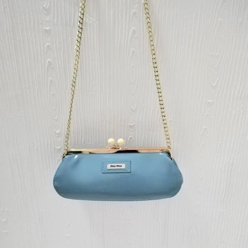 กระเป๋าเครื่องสำอาง Miu Miu Patent Leather Clutch Bag