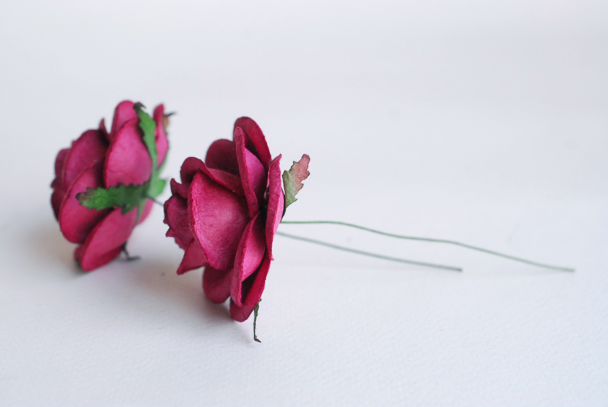 ดอกไม้กระดาษ ดอกไม้กระดาษสา ดอกกุหลาบกระดาษสา ราคาส่ง ดอกุหลาบสีแดงไวน์ ขนาด4.5 cm. จำนวน 20 ดอก Paper flower, DIY wedding supplies:20 Pieces mulberry rose, 4.5 cm. red wine color.