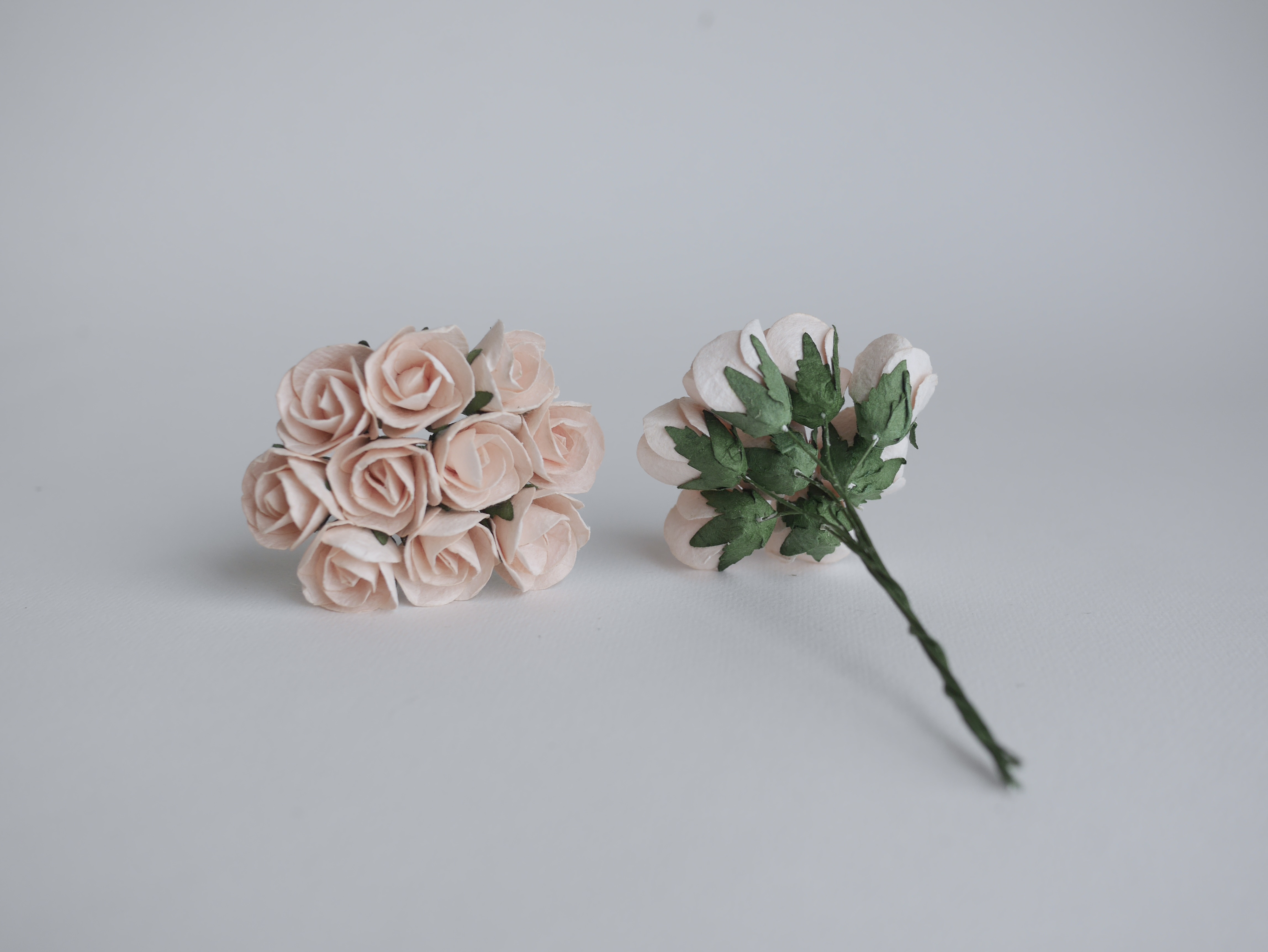 ดอกไม้กระดาษสา ดอกไม้กระดาษสา จตุจักร งานประดิษฐ์ ดอกไม้ทำข้อมือเพื่อนเจ้าสาว แต่งงาน, ดอกกุหลาบตูม 50 ดอก สีชมพูอ่อน ขนาด 1.8x2.0 cm. paper flowers, budding roses flower 1.8 x2.0 cm. 50 pieces. pale pink color