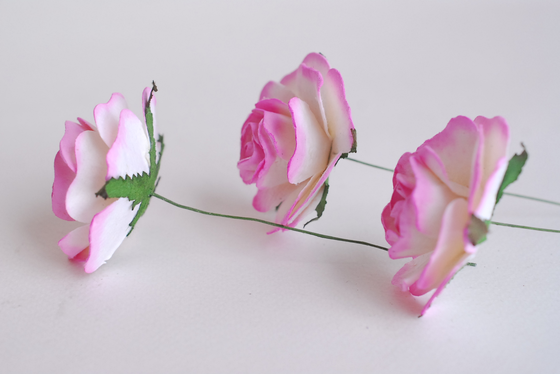 ดอกไม้กระดาษสา,paper flowers ดอกไม้ประดิษฐ์ ดอกไม้กระดาษสำหรับตกแต่ง สำหรับของชำร่วย, งานแต่งงาน, ดอกกุหลาบ PUL4-4 N ขนาด 4.5 cm. สีชมพูปัดขาวcode color518