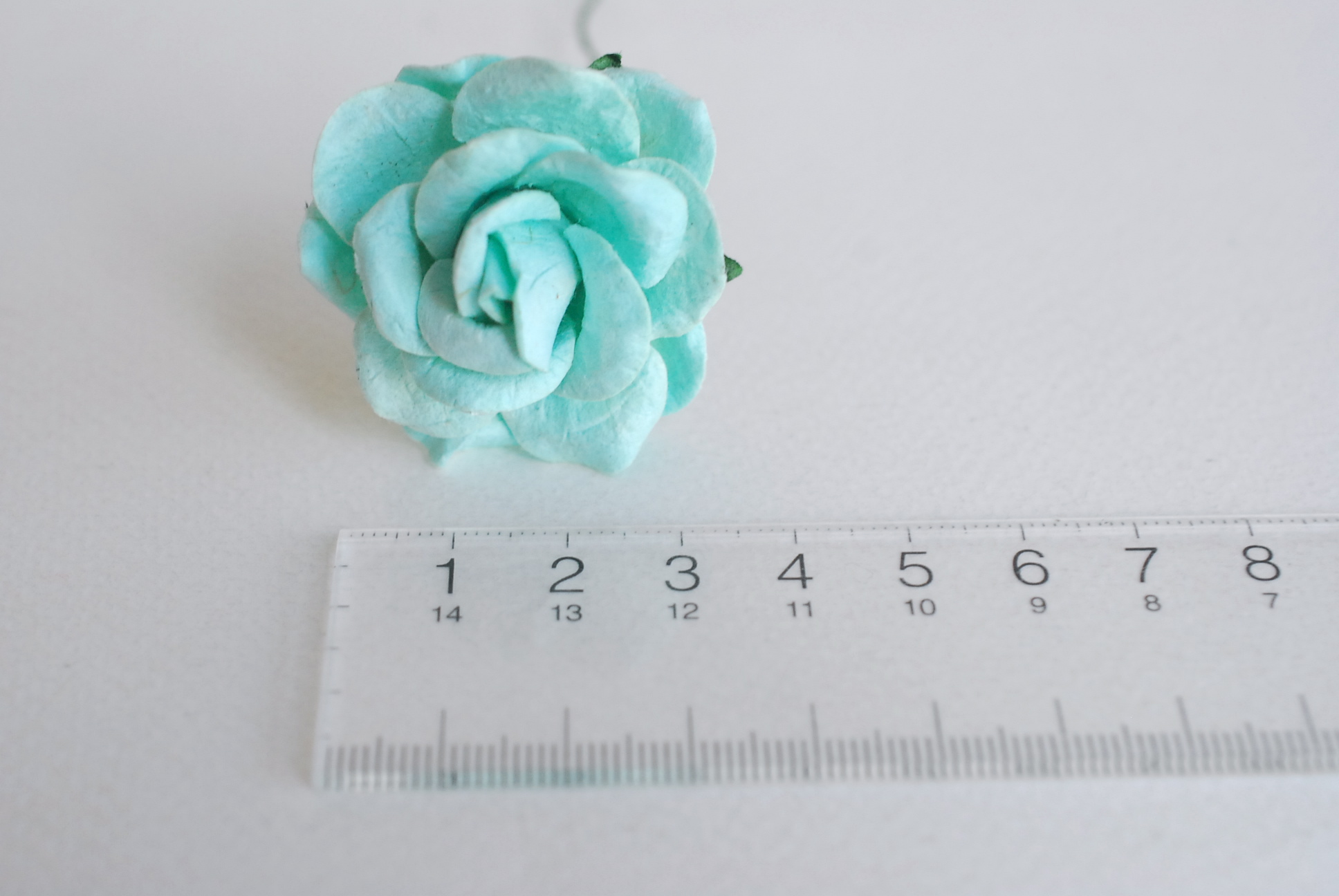 ดอกไม้กระดาษสา ดอกกุหลาบกระดาษสา ดอกไม้กุหลาบ กลีบโค้ง ดอกไม้ประดิษฐ์ สำหรับตกแต่ง หรืองานแต่งงาน สีมิ้นท์ ขนาด 3.5 cm. จำนวน 25 ดอก Paper flowers, handmade flowers, small roses paper size 3.5 cm. 25 pieces, mint color.