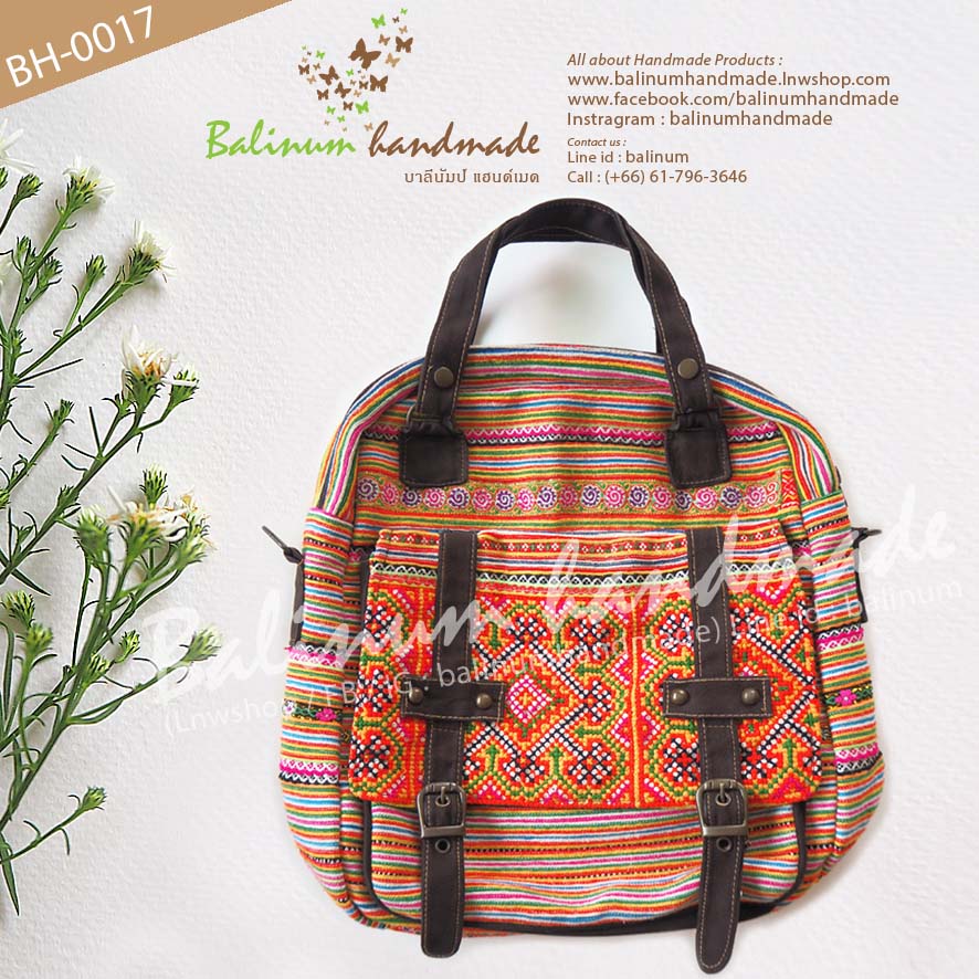 กระเป๋าถือและสะพายแฮนด์เมด ชาวเขาม้งลาว งานปักมือทั้งใบ ด้านในบุผ้าคล้ายกำมะหยี่สีน้ำตาล เนื้อนิ่มสบายมือ รวมถือสายสะพายด้วย สามารถถือหรือสะพายก็ได้ เลื่อนปรับสายสะพายได้ ด้านในมีพื้นที่จุมากๆ สามารถใส่ของได้หลายช่อง ใช้งานได้หลากหลาย และที่สำคัญเป็นกระเป แดง,ดำ (Red,Black)