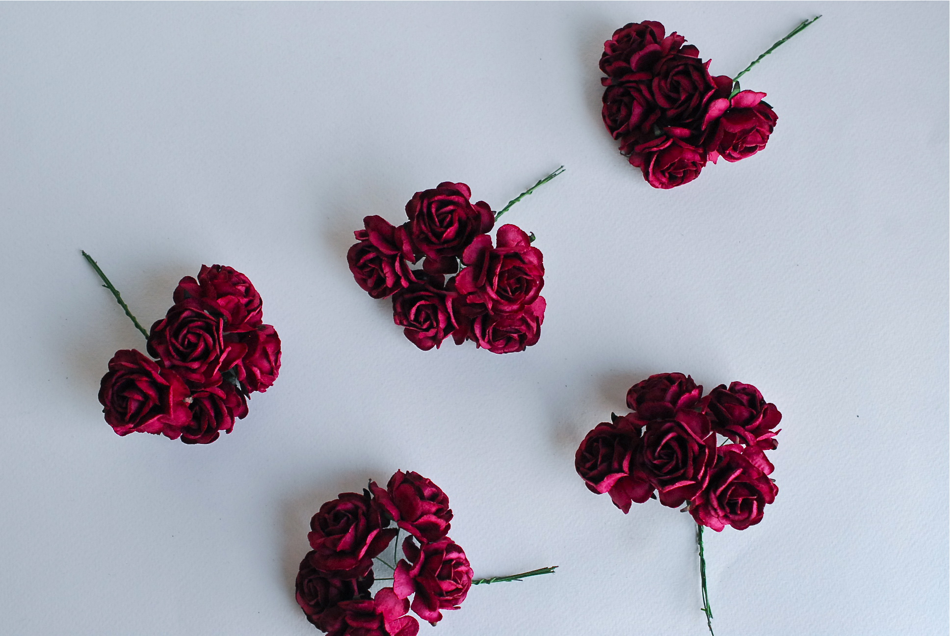 ดอกไม้กุหลาบกระดาษ ดอกไม้กระดาษสา, ของชำร่วย,ดอกกุหลาบ, ดอกไม้ประดิษฐ์สำหรับงานแต่งงาน จำนวน 25 ดอก, สีแดงเข้ม Paper Flower, 25 pieces roses paper size 3.5 cm., dark red color.