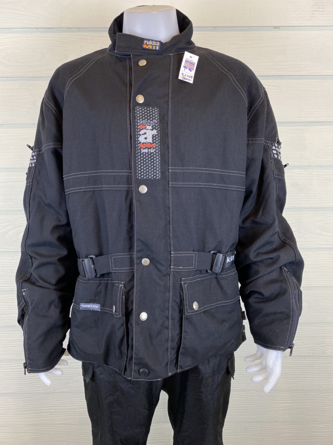 เสื้อขี่มอเตอร์ไซด์( มือสอง) CT 833 : อก 54" ยาว 29" รอบเอว 46" Rukka