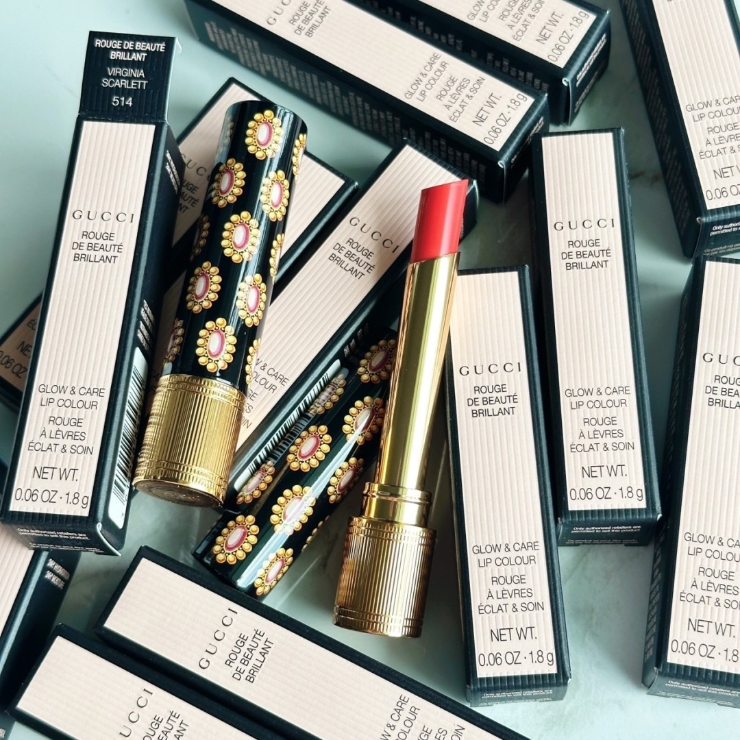 ลิปสติก Gucci Rouge de Beaute Brillant Glow & Care Shine Lipstick 1.8g # 514 Virginia Scarlett
