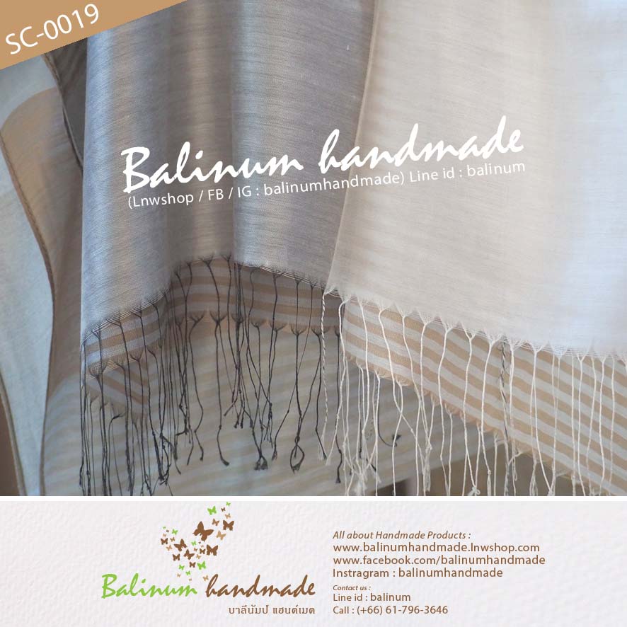 Thai Scarf 100% Silk. Very soft and thin fabric, make you feel comfortable and warm. ผ้าพันคอผ้าไหม 100% (โทนเงิน-ทอง-ขาว-ดำ) เนื้อผ้านุ่ม ลื่น บางเบา ให้ความอบอุ่น รู้สึกสบาย สามารถนำมาพันคอหรือคลุมไหล่ก็ได้ (ใช้ได้ทั้งผู้หญิงและผู้ชาย) เงิน, ทอง (Silver, Gold)