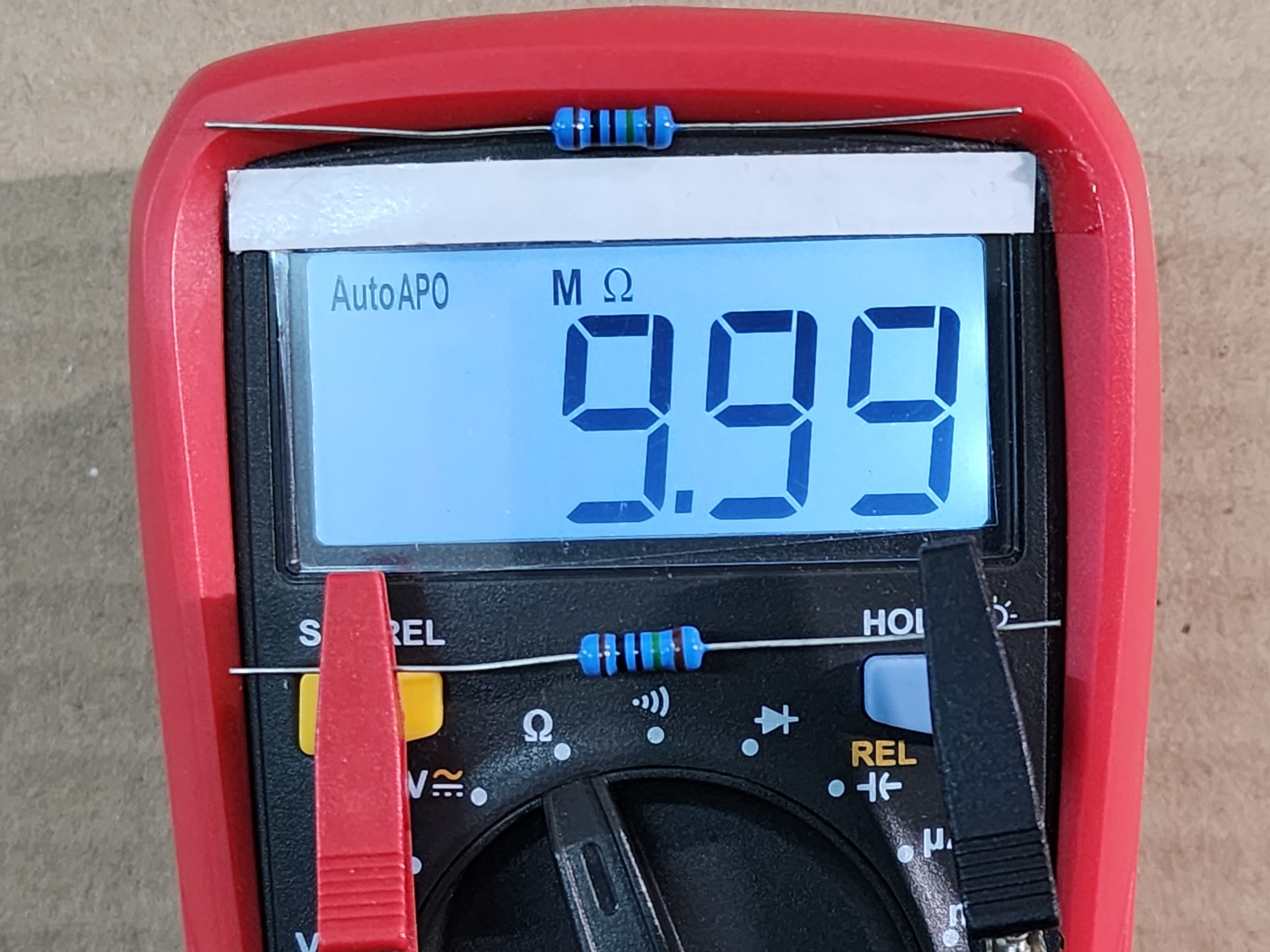 ตัวต้านทาน 10M Ohm ±1% 5 แถบสี มีสีอะไรบ้าง ?