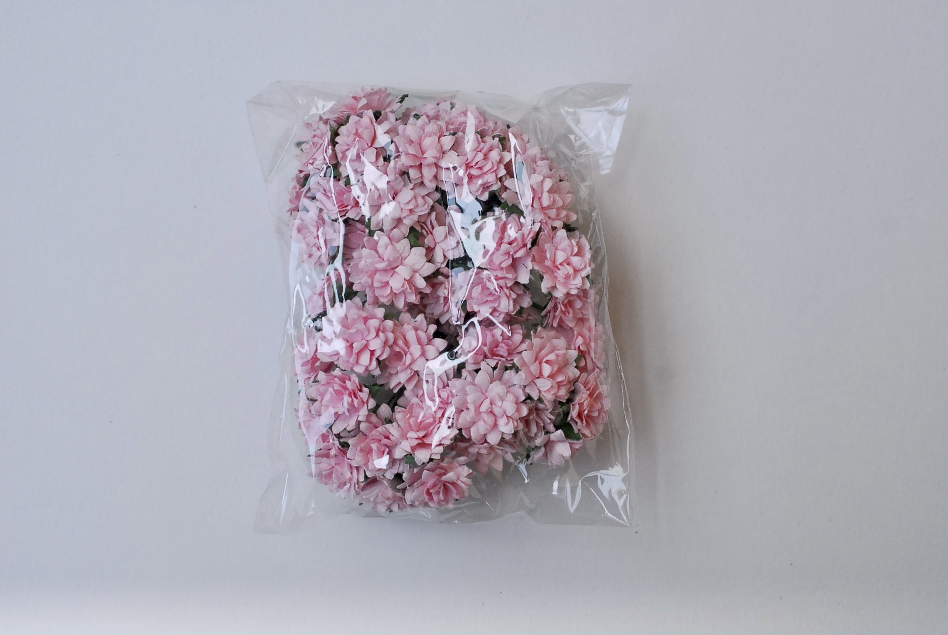 ดอกไม้ประดิษฐ์, ดอกไม้กระดาษสา, ดอก gypsophila, ดอกยิปโซ งานประดิษฐ์ตกแต่งของชำร่วย, ดอกไม้ทำพานพุ่ม,พานพวงมาลัย, พานรับไหว้, ขนาด 1.5 cm. สีชมพู