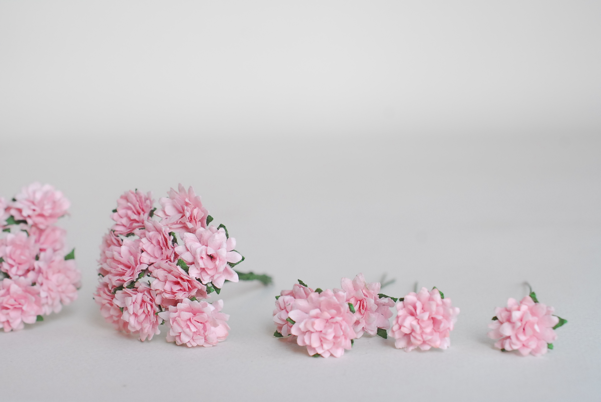 ดอกไม้ประดิษฐ์, ดอกไม้กระดาษสา, ดอก gypsophila, ดอกยิปโซ งานประดิษฐ์ตกแต่งของชำร่วย, ดอกไม้ทำพานพุ่ม,พานพวงมาลัย, พานรับไหว้, ขนาด 1.5 cm. สีชมพู