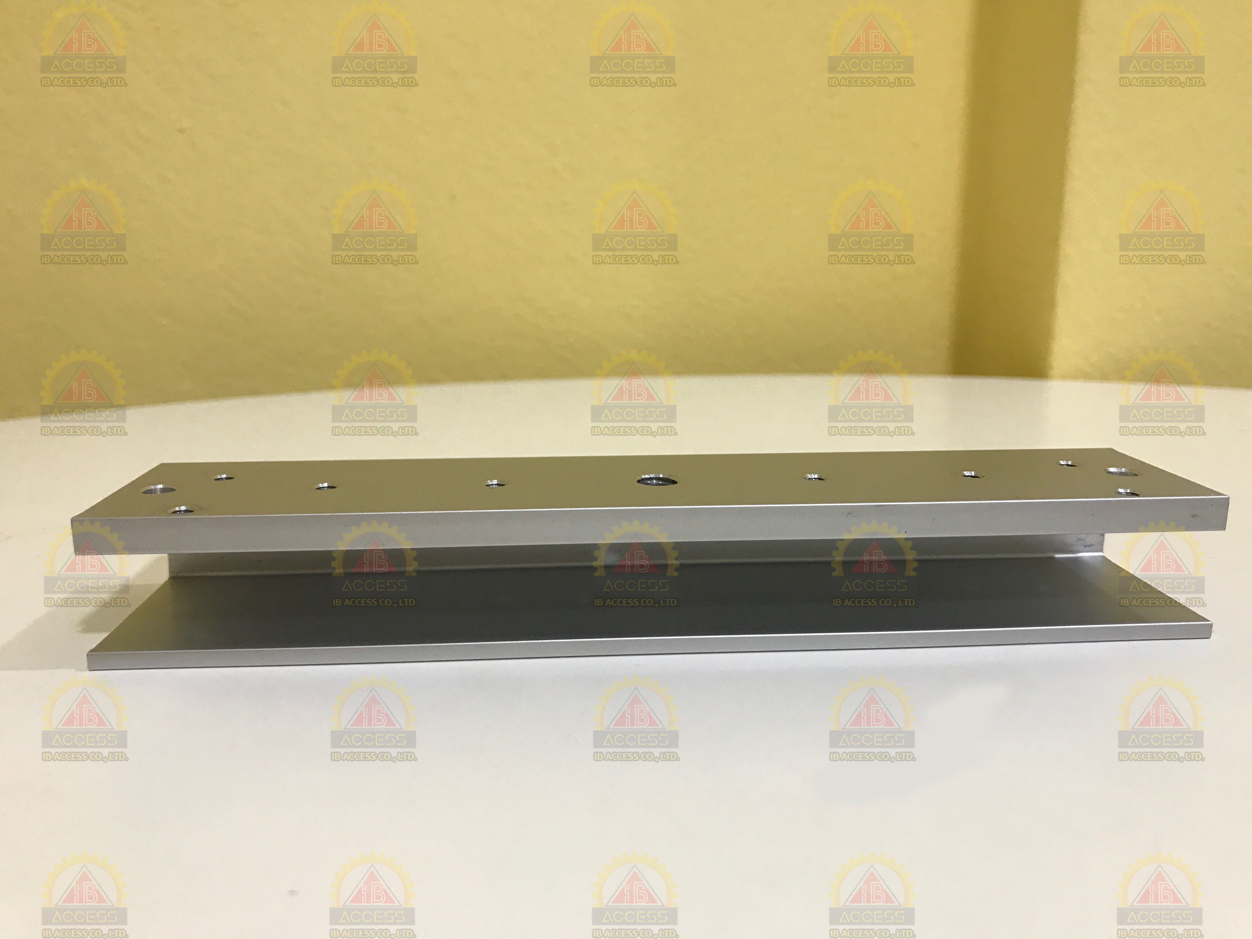 U Bracket สำหรับประตูกระจกบานเปลือยล่าง ยี่ห้อ BEL รุ่น U1-600