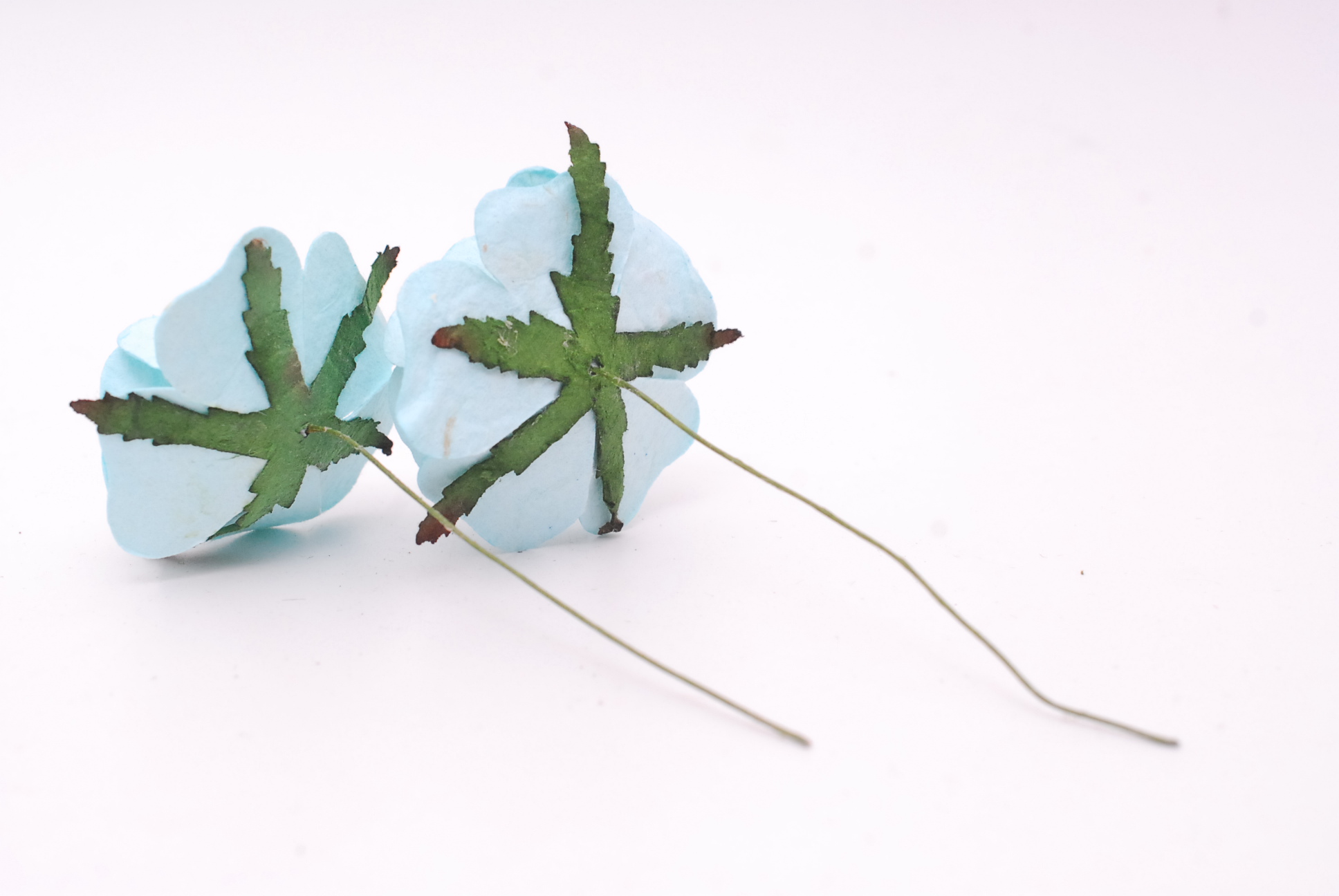 ดอกไม้กระดาษสา,ดอกกุหลาบกระดาษ กุหลาบ ดอกไม้ประดิษฐ์ สำหรับของชำร่วย, งานแต่งงาน,ทำข้อมือดอกไม้เพื่อนเจ้าสาว ดอกกุหลาบ PUL4-4 N ขนาด 4.5 cm. สีฟ้า #167 Paper flowers supplies DIY decoration for wedding. Rose paper size 4.5 cm. uncurve 20 pieces light blue