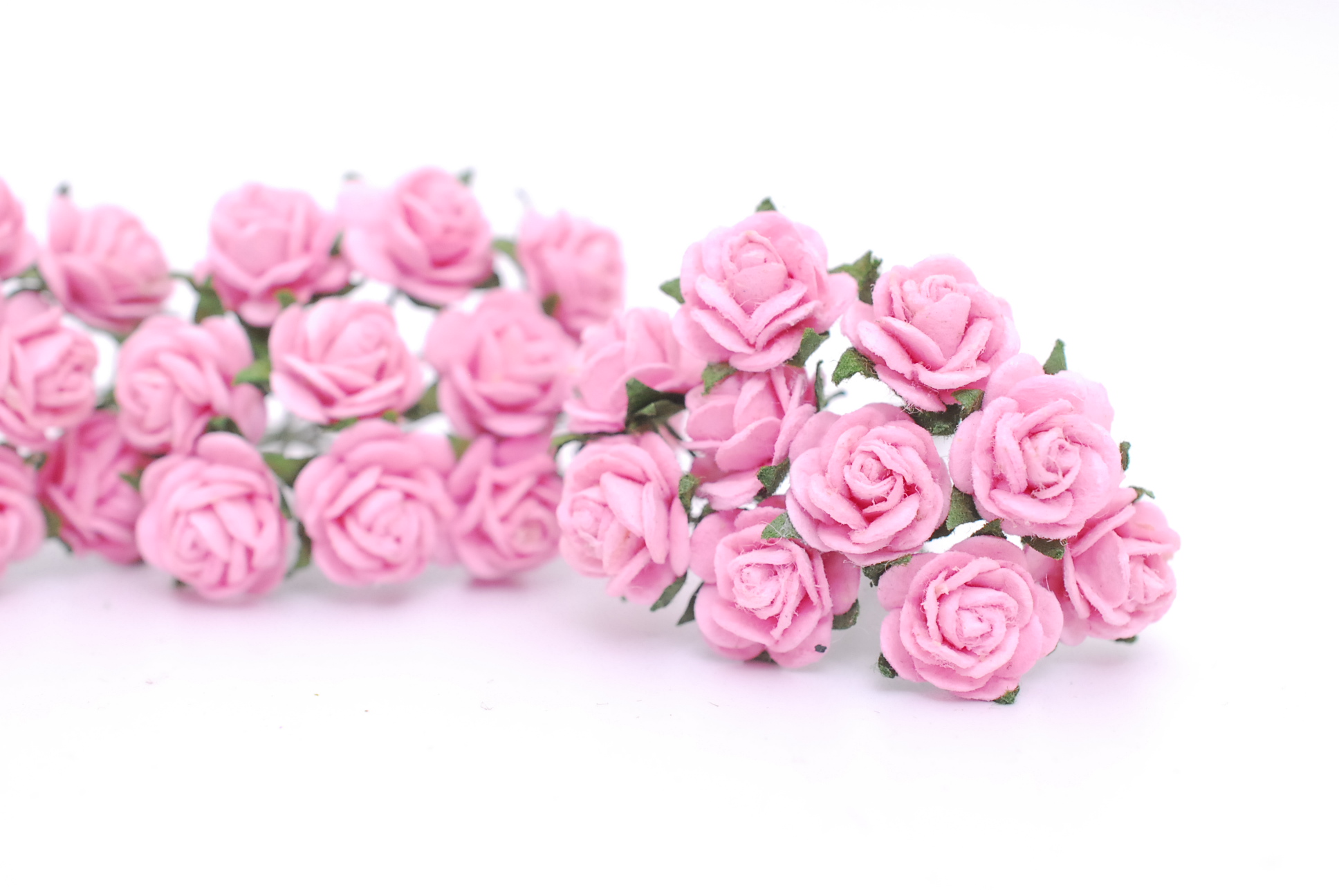 ดอกไม้กระดาษสาสำหรับตกแต่ง ของชำร่วย ดอกกุหลาบ กระดาษสา สีชมพู #120 ขนาด 1 cm. จำนวน 100 ดอก/1 ถุง