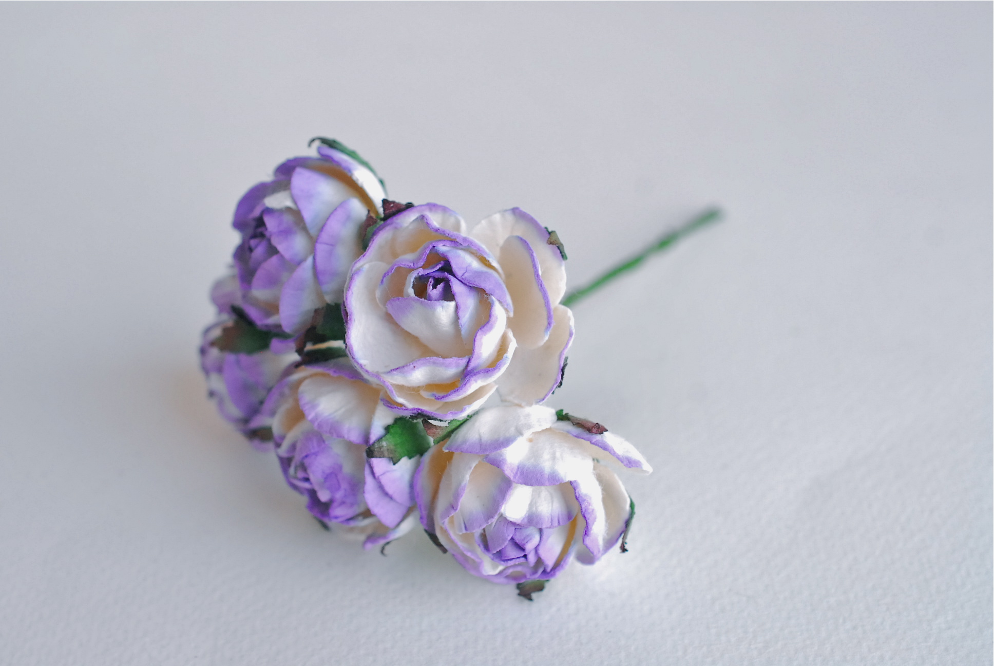 Paper flower, English peony Ranunculus roses 25 pcs., size 3.5 cm., soft purple color. ดอกไม้กระดาษสา ดอกกุหลาบขนาด 3.5 cm. จำนวน 25 ดอก, สี