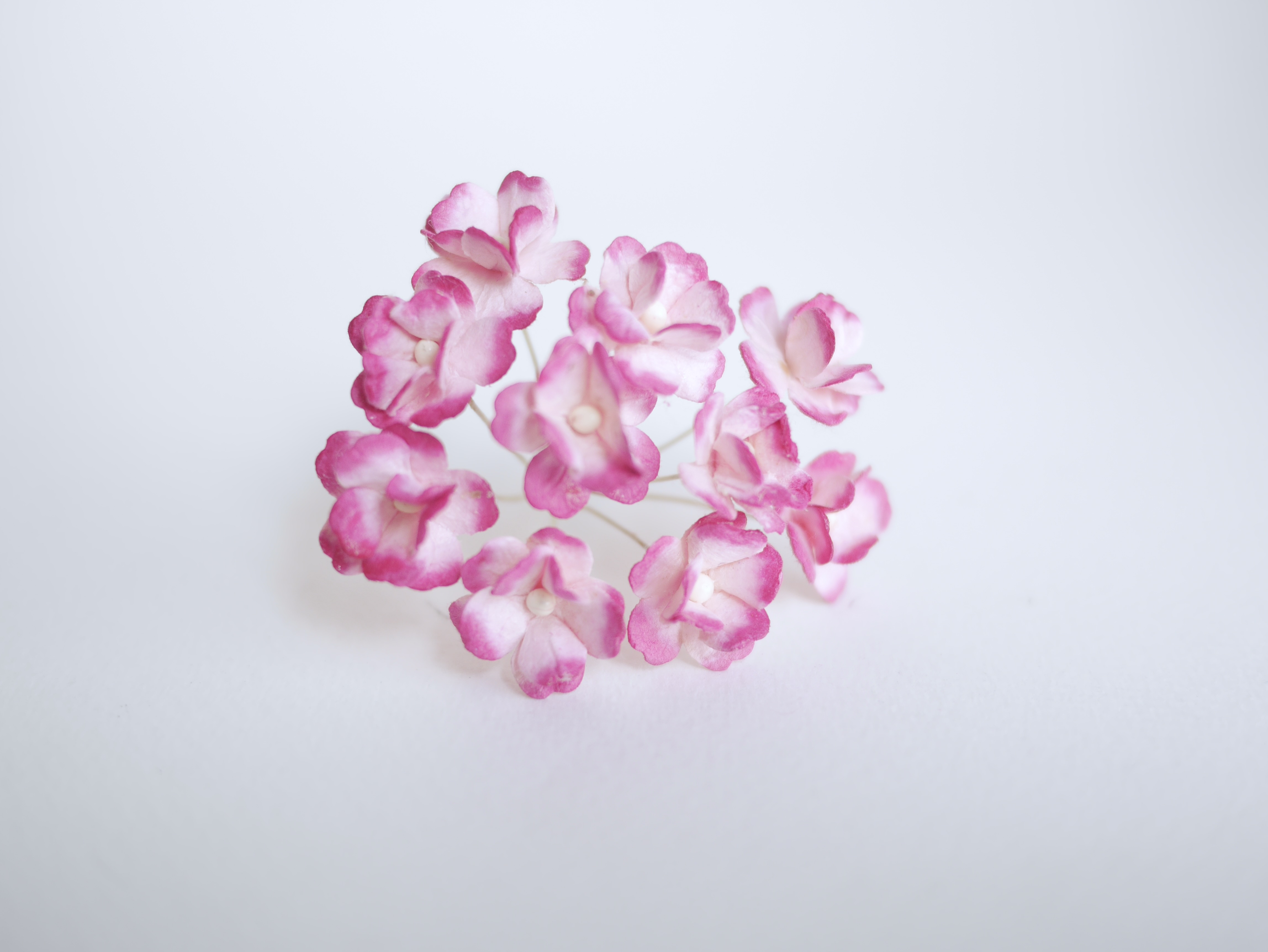 ดอกไม้กระดาษสา ราคาส่ง, ดอกไฮเดรนเยียกระดาษสา ดอกไม้ประดิษฐ์ ตกแต่งงานแต่งงาน ประดิษฐ์ข้อมือเพื่อนเจ้าสาว ขนาด 1.5 cm., สำหรับของชำร่วย, งานแต่งงาน, ดอกไม้ทำข้อมือเจ้าสาว สีบานเย็นปัด magenta brush pink จำนวน 100 ดอก Paper flower,100 Pieces mulberry hyden