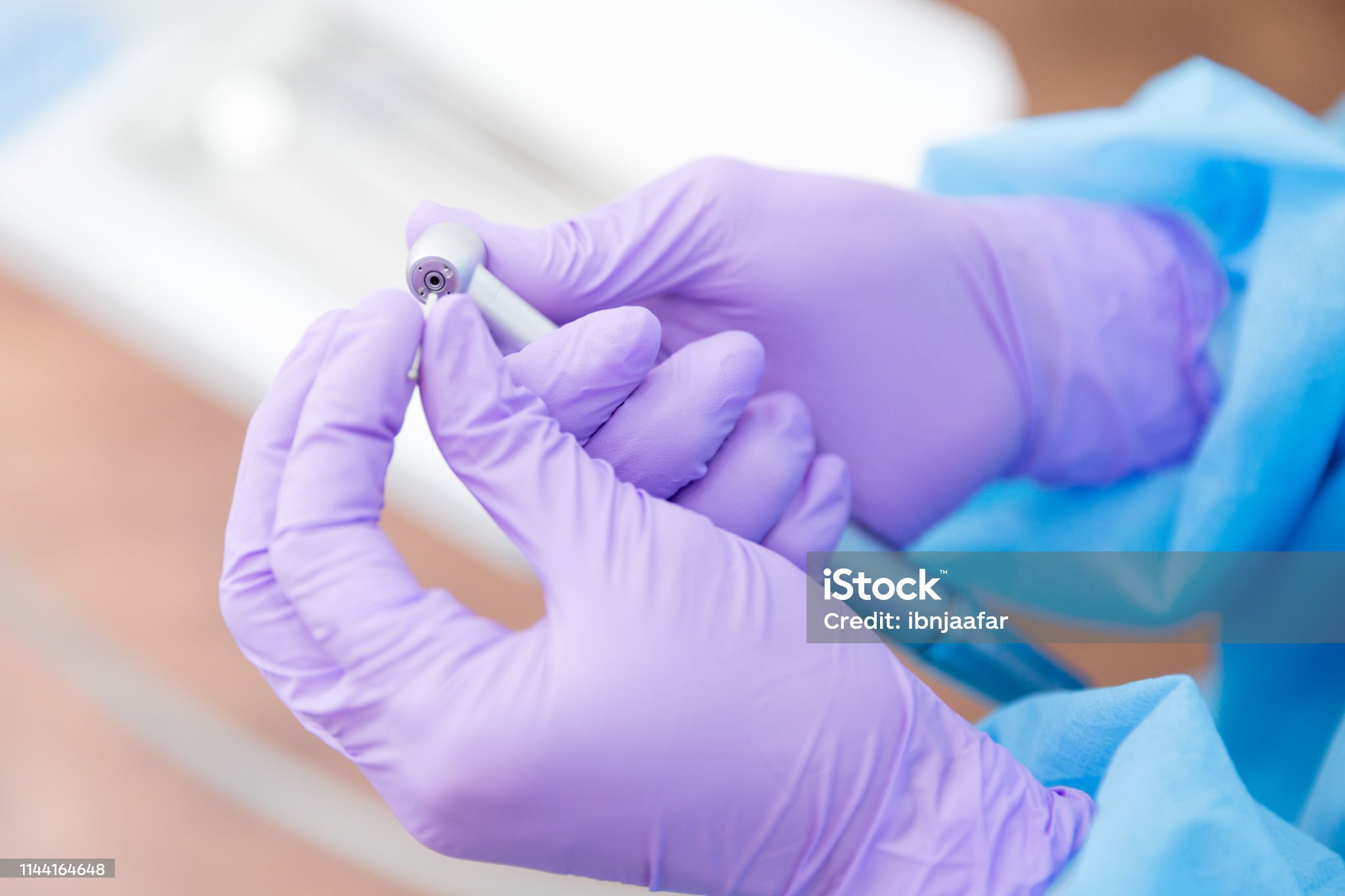 [ยกลัง 10กล่อง] LIL32 ถุงมือไนไตร สีม่วงอ่อน ไม่มีแป้ง บางกระชับ ยาว 9นิ้ว หนัก 3.5กรัม (100ชิ้น/กล่อง)