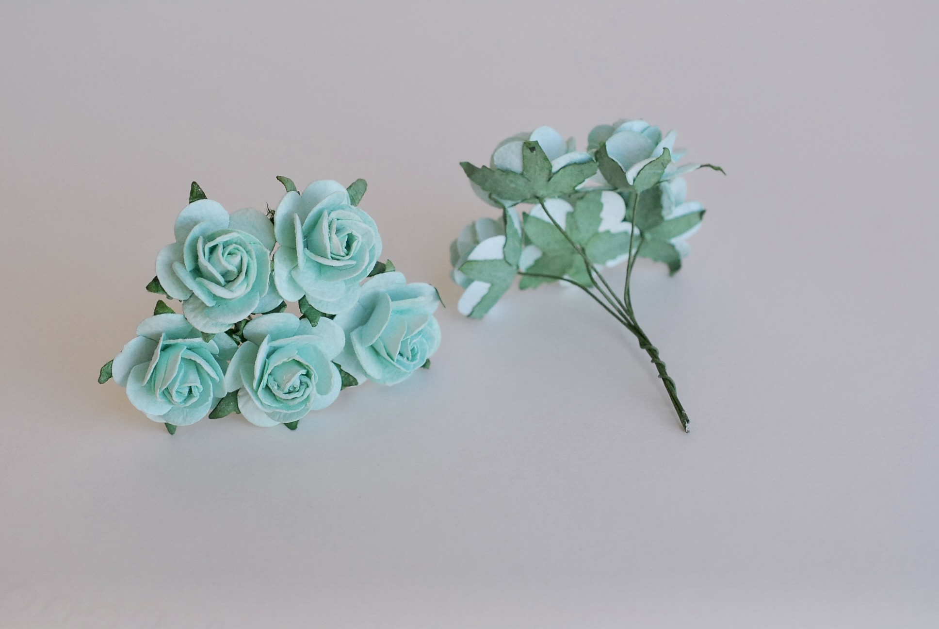 ดอกไม้กระดาษสา ดอกไม้กุหลาบกระดาษ ราคาส่ง, ดอกกุหลาบจิ๋ว ดอกกุหลาบกระดาษสา ดอกไม้ประดิษฐ์ สำหรับตกแต่งของชำร่วย หรืองานแต่งงาน สีมิ้นท์ ขนาด 2.5 cm. จำนวน 50 ดอก สี 166