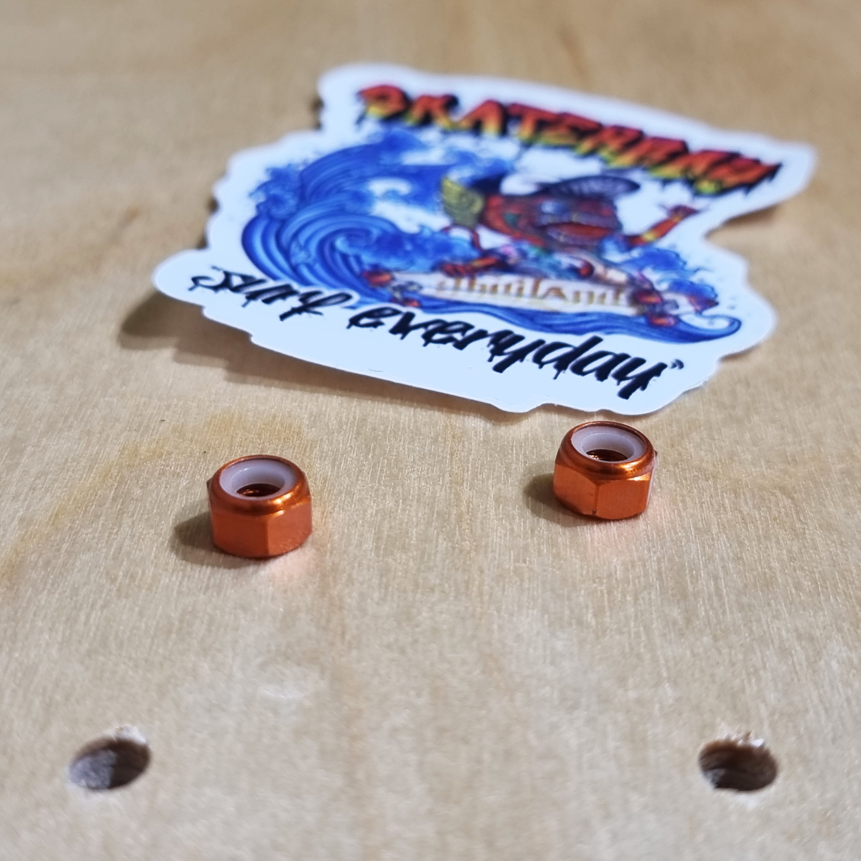 [0309] น็อต Aluminum alloy ตัวเมียยึด ทรัคสเก็ตบอร์ด ชุบสี ยางไนลอนกันคลาย ตัวเล็ก