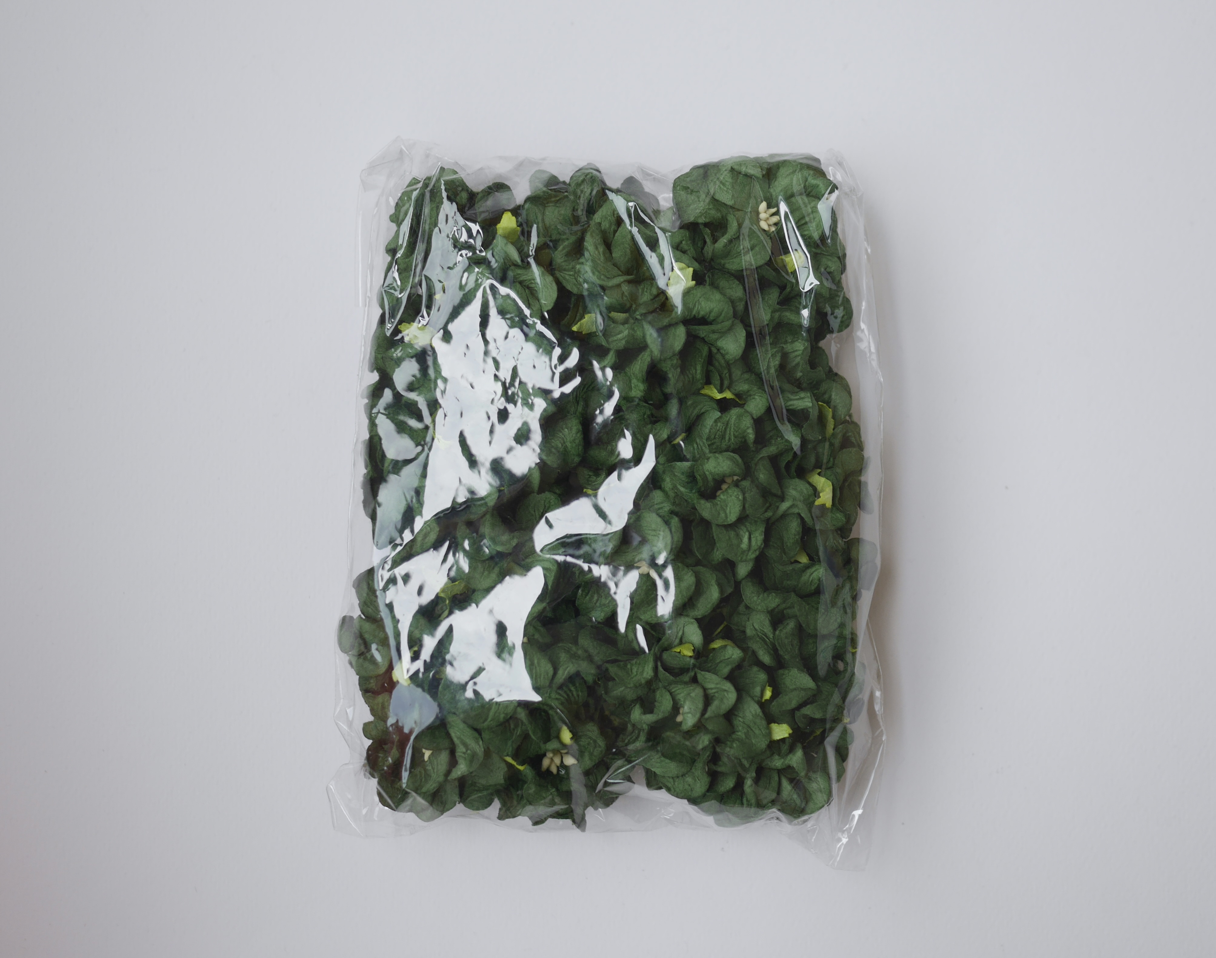 ดอกไม้กระดาษสา ราคาส่ง, ดอกการเดนเนียกระดาษสา ดอกไม้ประดิษฐ์ ตกแต่งงานแต่งงาน ประดิษฐ์ข้อมือเพื่อนเจ้าสาว ขนาด 3.5 cm., สำหรับของชำร่วย, งานแต่งงาน, ดอกไม้ทำข้อมือเจ้าสาว สีเขียวคริสมัส จำนวน 25 ดอก Paper flower,25 Pieces mulberry gardenia flowers supplie