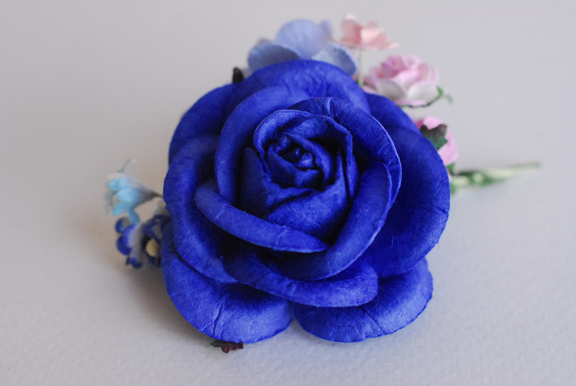 ช่อดอกไม้กุหลาบกระดาษสาสีน้ำเงิน อดอกไม้ประดับ งานแต่งงาน งานประดิษฐ์ ของชำร่วย ดอกไม้กระดาษสา งานแต่งงาน DIY wedding boutonniere or making centerpieces gift decoration