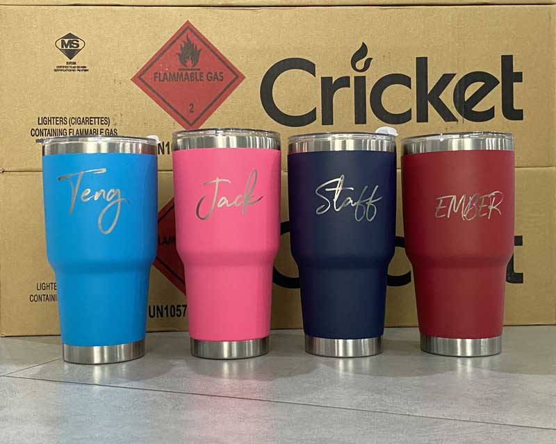 สลักชื่อ สลักข้อความ สลักรูป เลเซอร์ชื่อ เลเซอร์ข้อความ เลเซอร์รูป บนกระบอกน้ำ