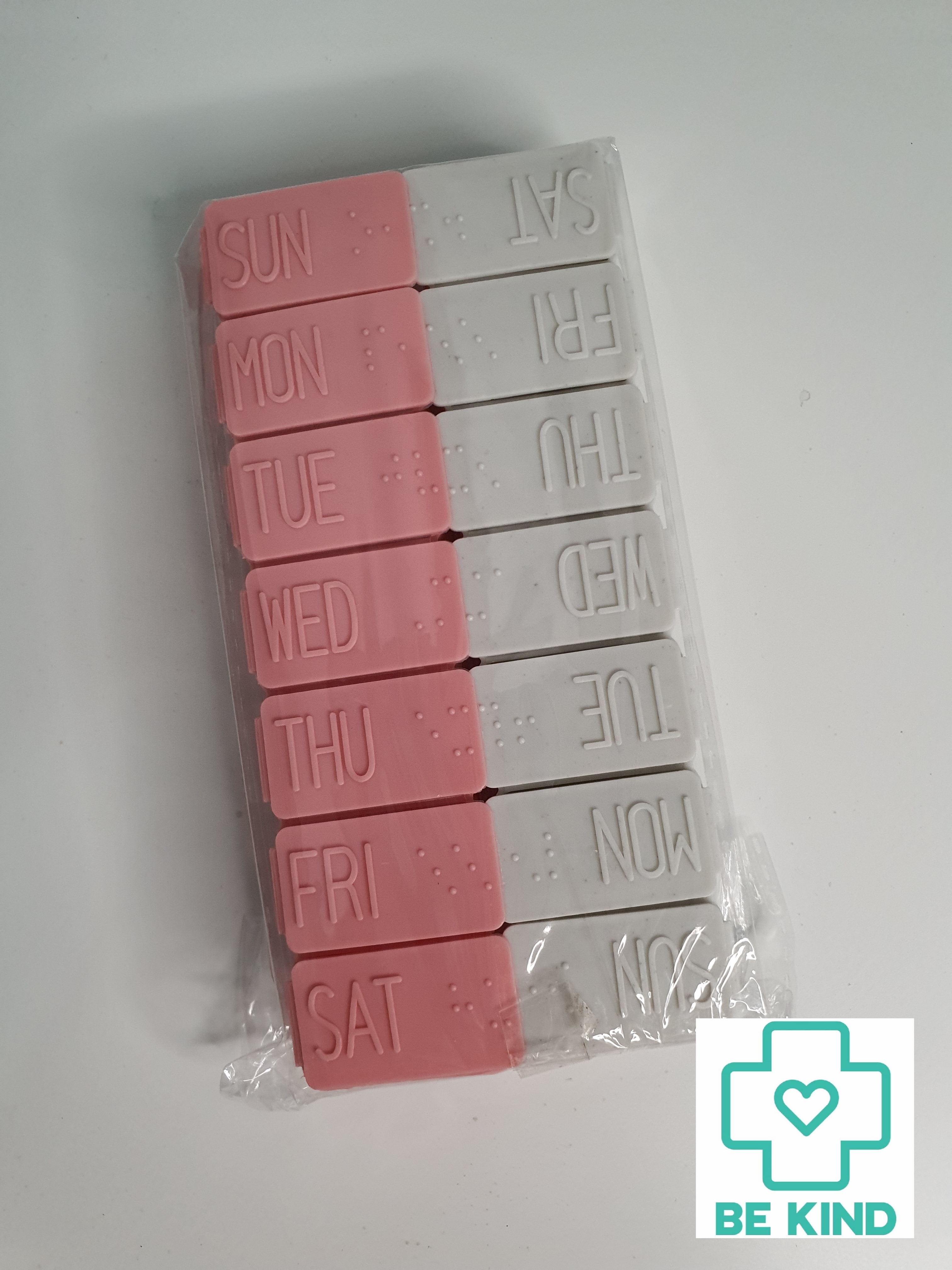 1 แถม 1 ตลับ 7 ช่อง ใส่วิตามิน คละสี