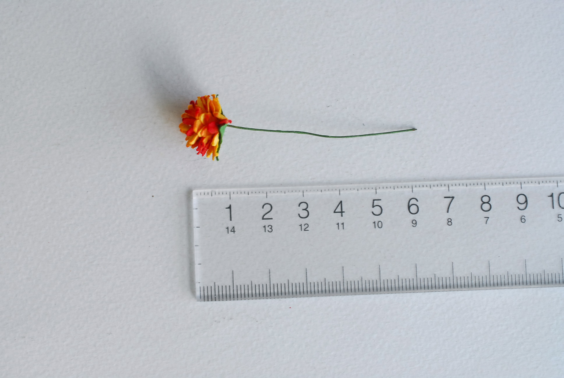 ดอกไม้ประดิษฐ์, ดอกไม้กระดาษสา, ดอก gypsophila, ดอกยิปโซ งานประดิษฐ์ตกแต่งของชำร่วย, ดอกไม้ขนาด 1.5 cm. ดอกไม้ทำพานพุ่ม,พานพวงมาลัย, พานรับไหว้, ขันหมาก. สีแดงปัดเหลือง