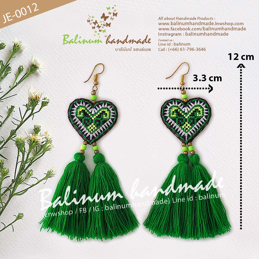 ต่างหูแฮนด์เมด สไตล์โบฮีเมียน งานปักมือ ชาวเขาม้ง ประดับพู่และลูกปัดทองเหลือง งานดี สวยงาม ทนทาน เพราะเป็นงานเย็บมือ ดูเก๋และมีสไตล์มากค่ะ เขียว (Green)