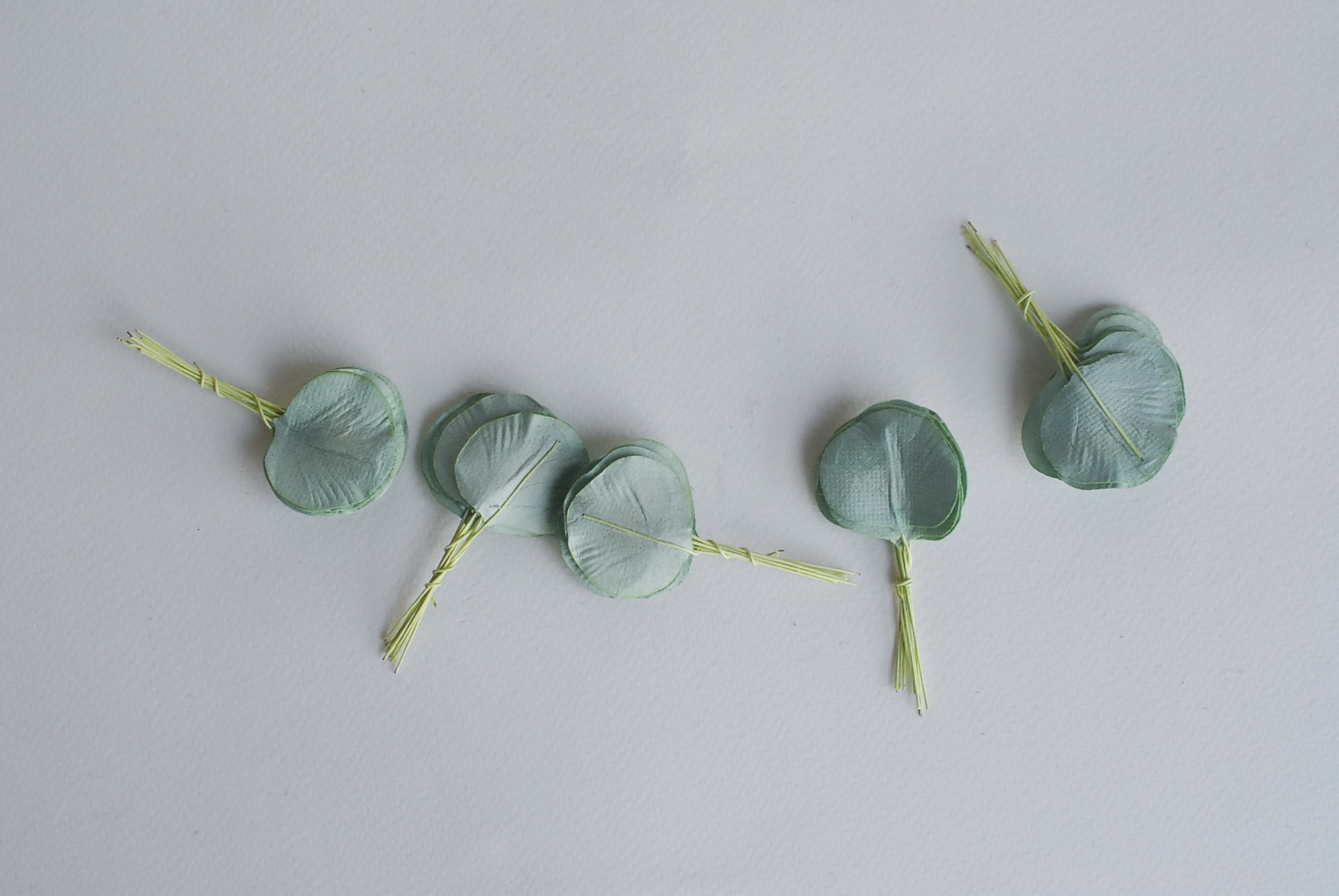 ใบไม้กระดาษ orbicular leaves ใบไม้กระดาษสา ราคาส่ง,ใบไม่้กลม กระดาษ สำหรับงานประดิษฐ์ ใบไม้ประดิษฐ์ สำหรับตกแต่ง หรืองานแต่งงาน สีเขียวตุ่น ขนาด 3x3 cm. จำนวน 50 ใบ