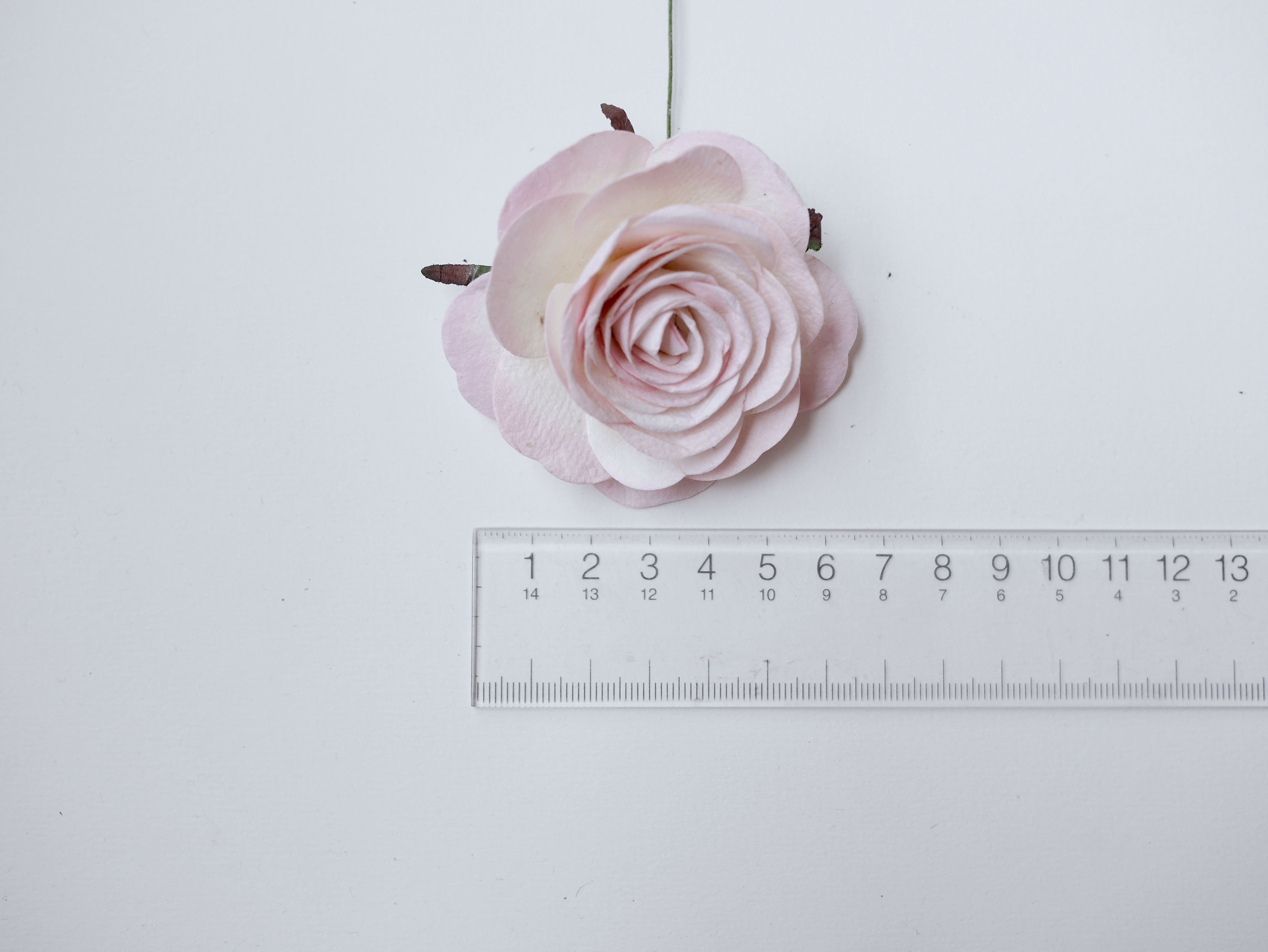 ดอกไม้กระดาษสา ดอกไม้กุหลาบกระดาษ ดอกกุหลาบกระดาษ ขนาด 6.5 cm.,จำนวน 3 ดอก, สำหรับของชำร่วย, งานแต่งงาน, สีชมพูอ่อนปัดขาว Paper flower, 3 Pieces mulberry rose, 6.5 cm. soft pink brush white color สำเนา