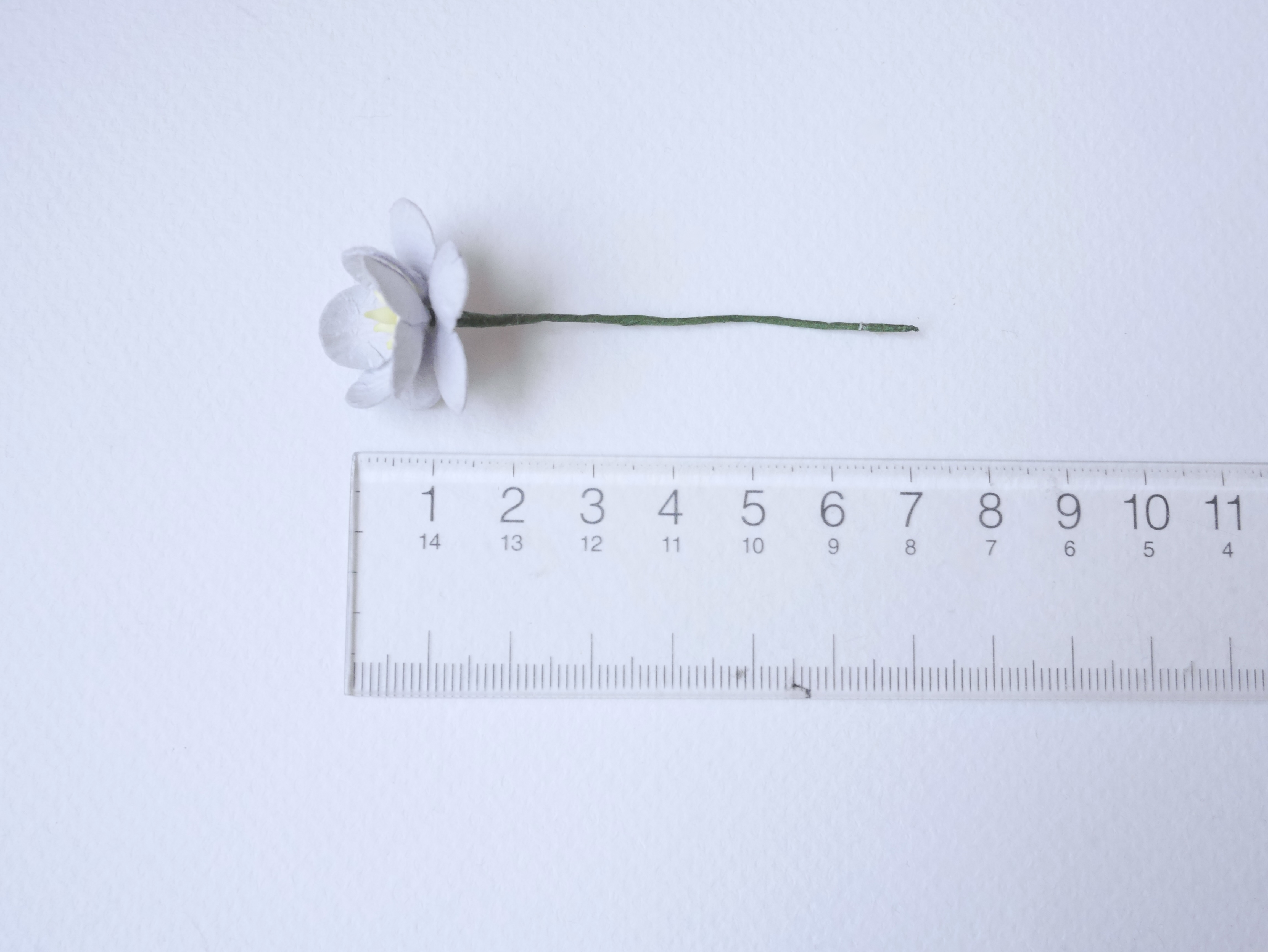 ดอกไม้กระดาษสา ดอกซากุระกระดาษ ดอกไม้กระดาษสาราคาส่ง ดอกไม้กระดาษสำหรับตกแต่งของชำร่วย งานแต่งงาน ทำช่อดอกไม้ติดอกเจ้าบ่าว ข้อมือดอกไม้เจ้าสาว ขนาด2.5 cm. 50 ดอก สีเทาอ่อน Paper flowers supplies: DIY wedding tools Cherry blossom (Sakura) 50 pcs. size 2.5