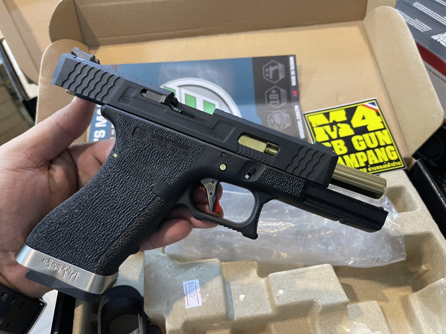 WE Glock17 Custom G-Force – เฟรมดำ สไลด์ดำ ลำกล้องทอง T5